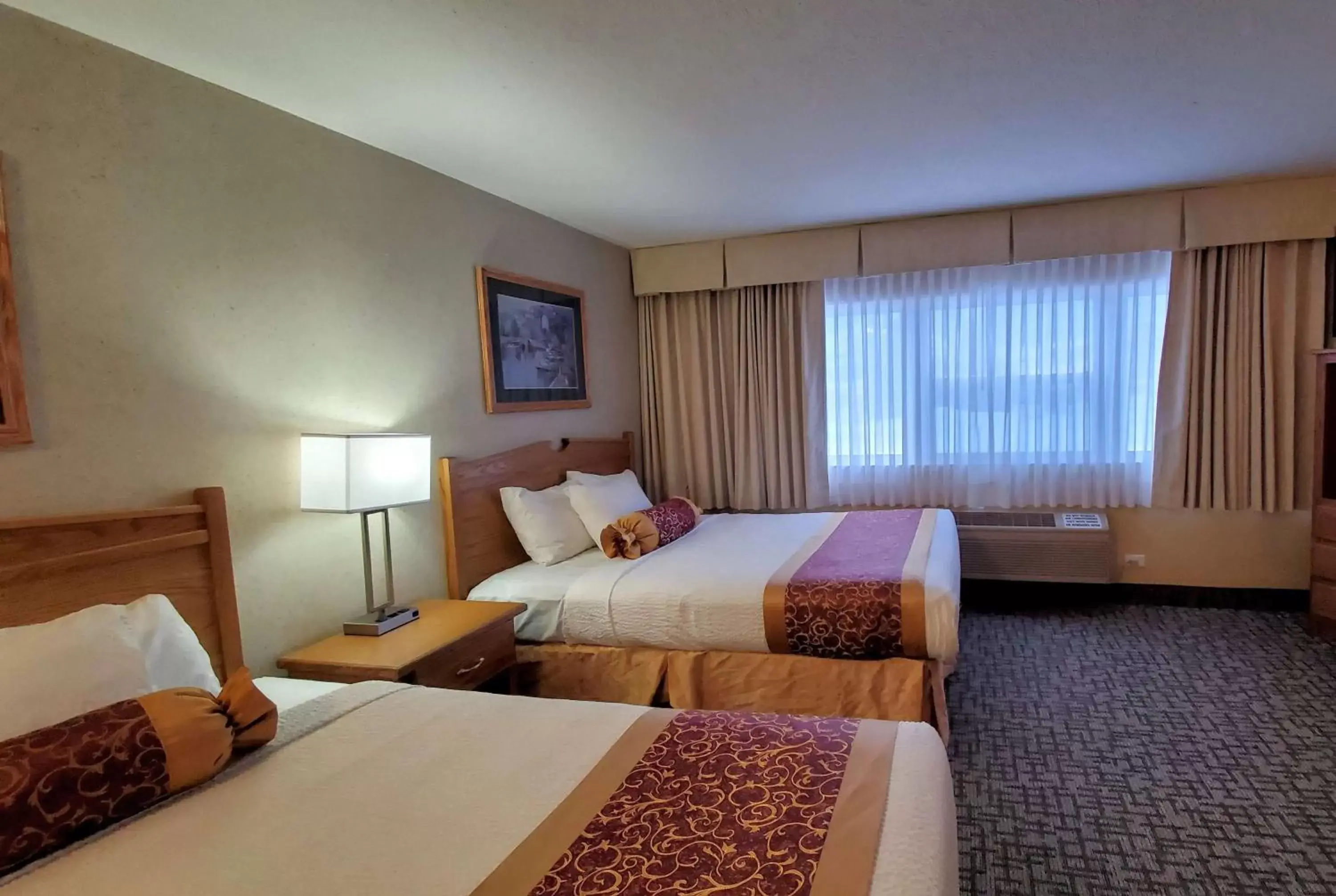 Photo of the whole room, Bed in Days Inn by Wyndham Penticton Conference Centre