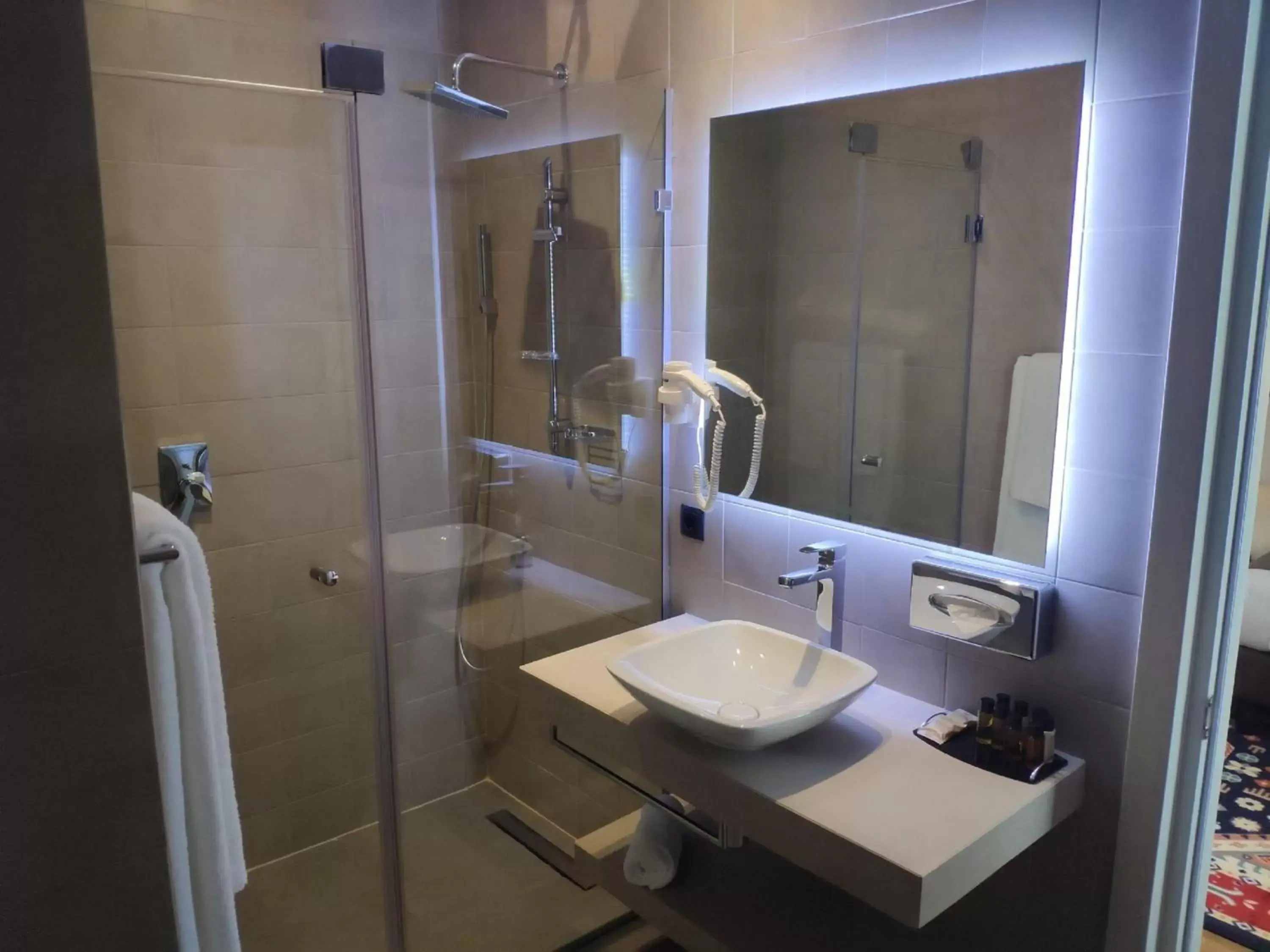 Photo of the whole room, Bathroom in Holiday Inn Telavi, an IHG Hotel