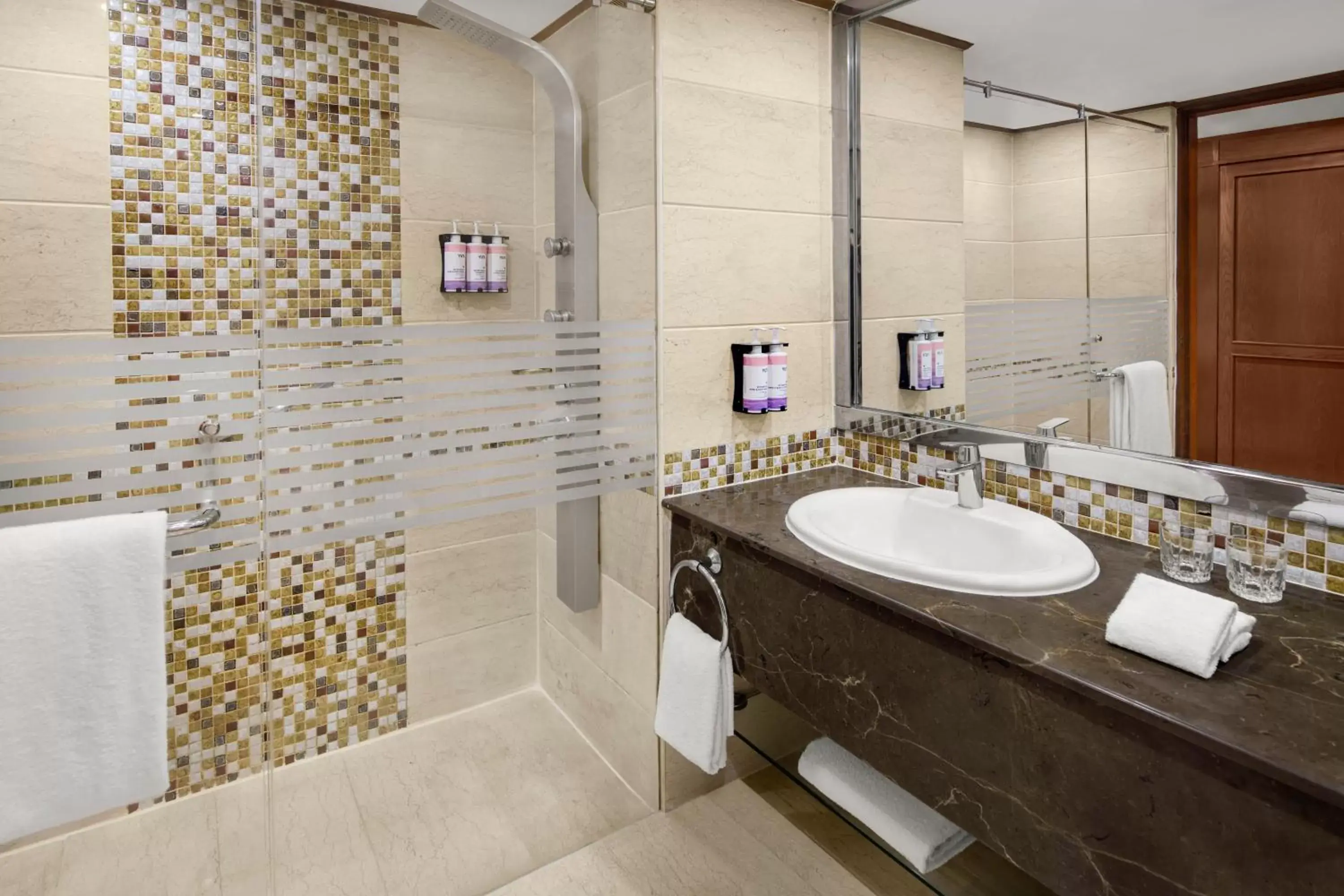 Bathroom in Mövenpick Hotel Karachi