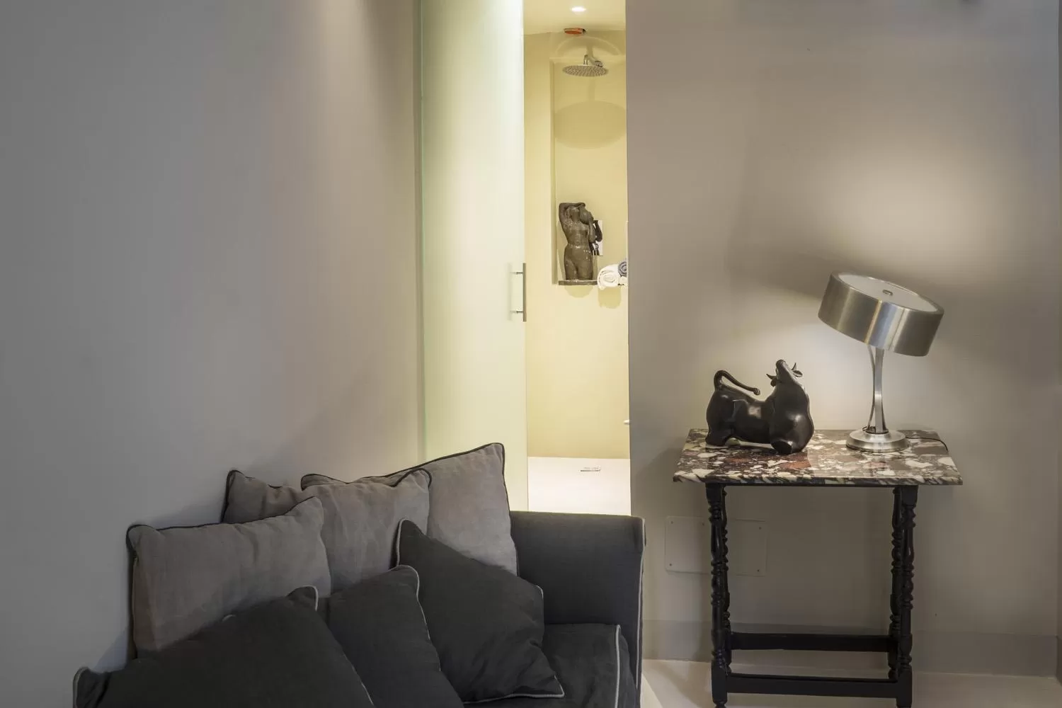 Decorative detail in Casa Botticelli