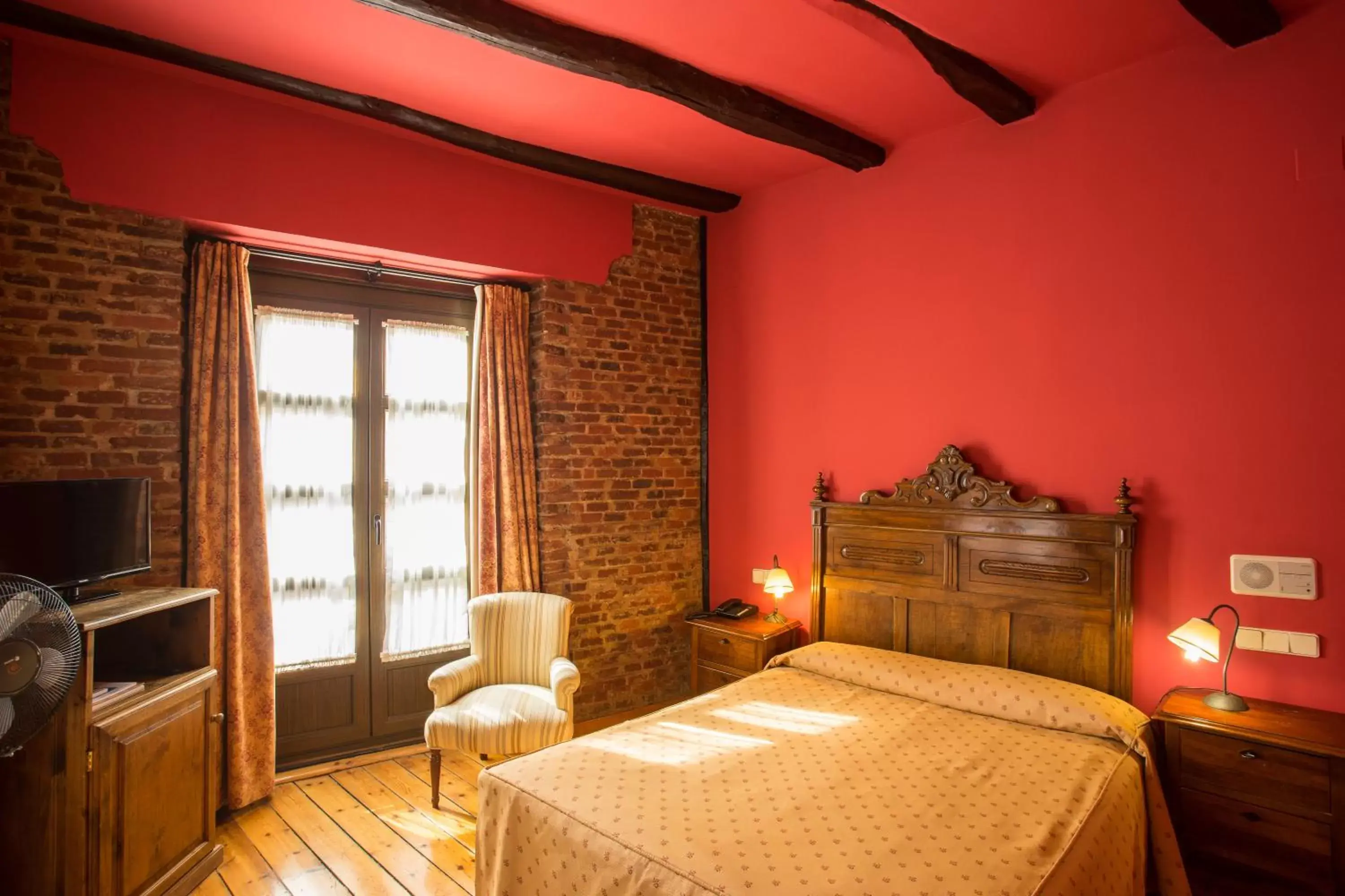 Photo of the whole room, Bed in Hotel La Posada Regia