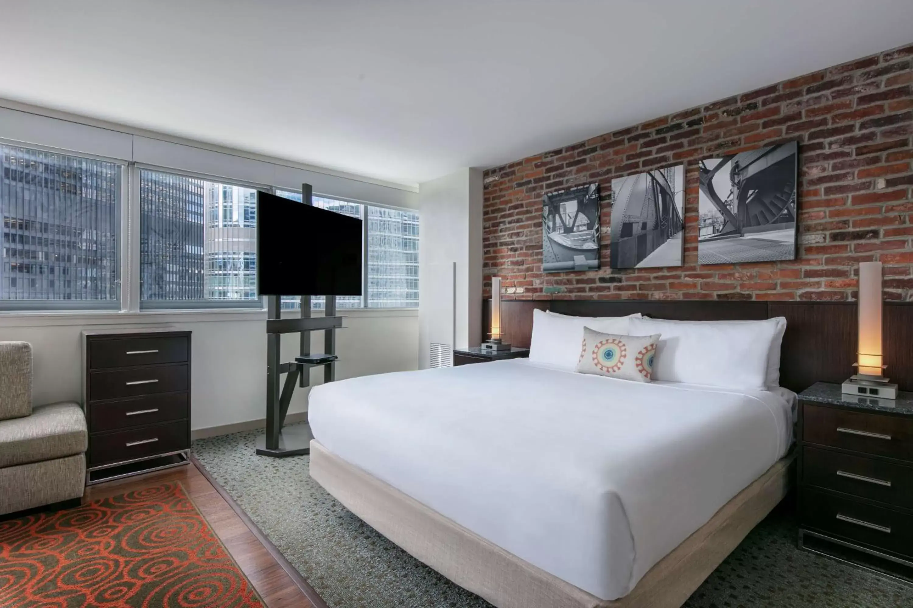 Photo of the whole room, Bed in The Royal Sonesta Chicago Downtown