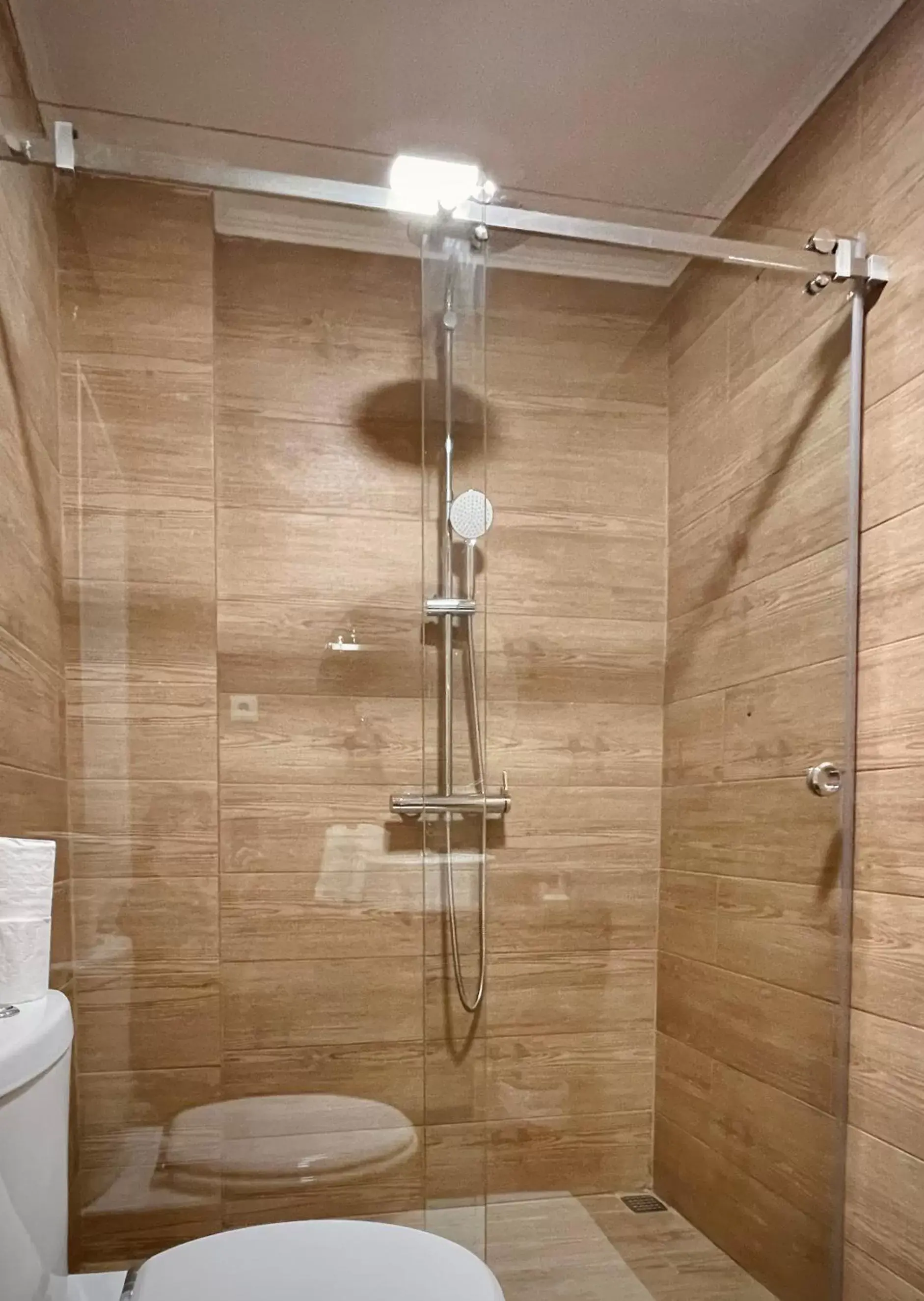 Shower, Bathroom in B&B Bossa Bed Lisbon