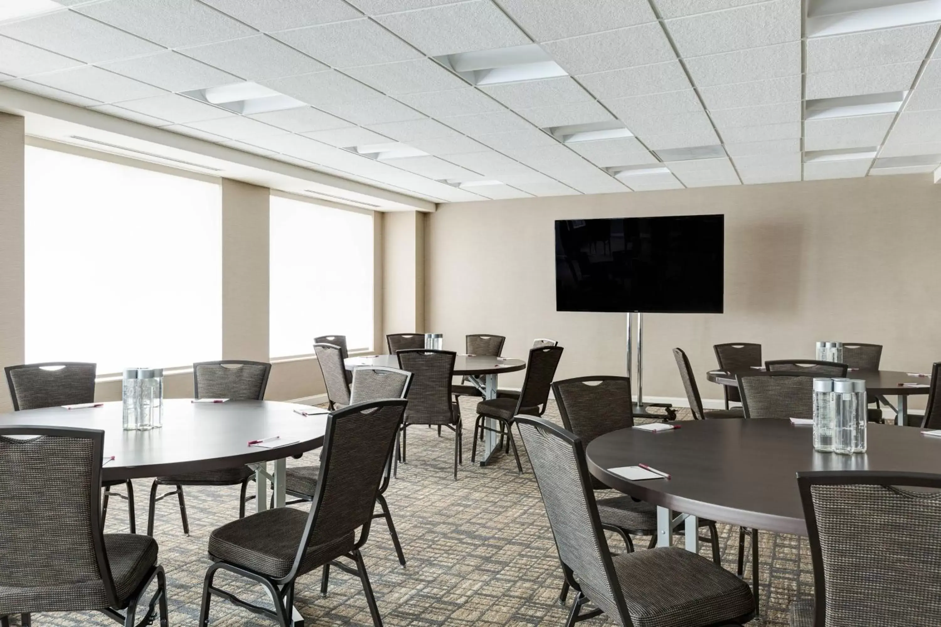 Meeting/conference room, Restaurant/Places to Eat in Residence Inn Washington, DC/ Downtown