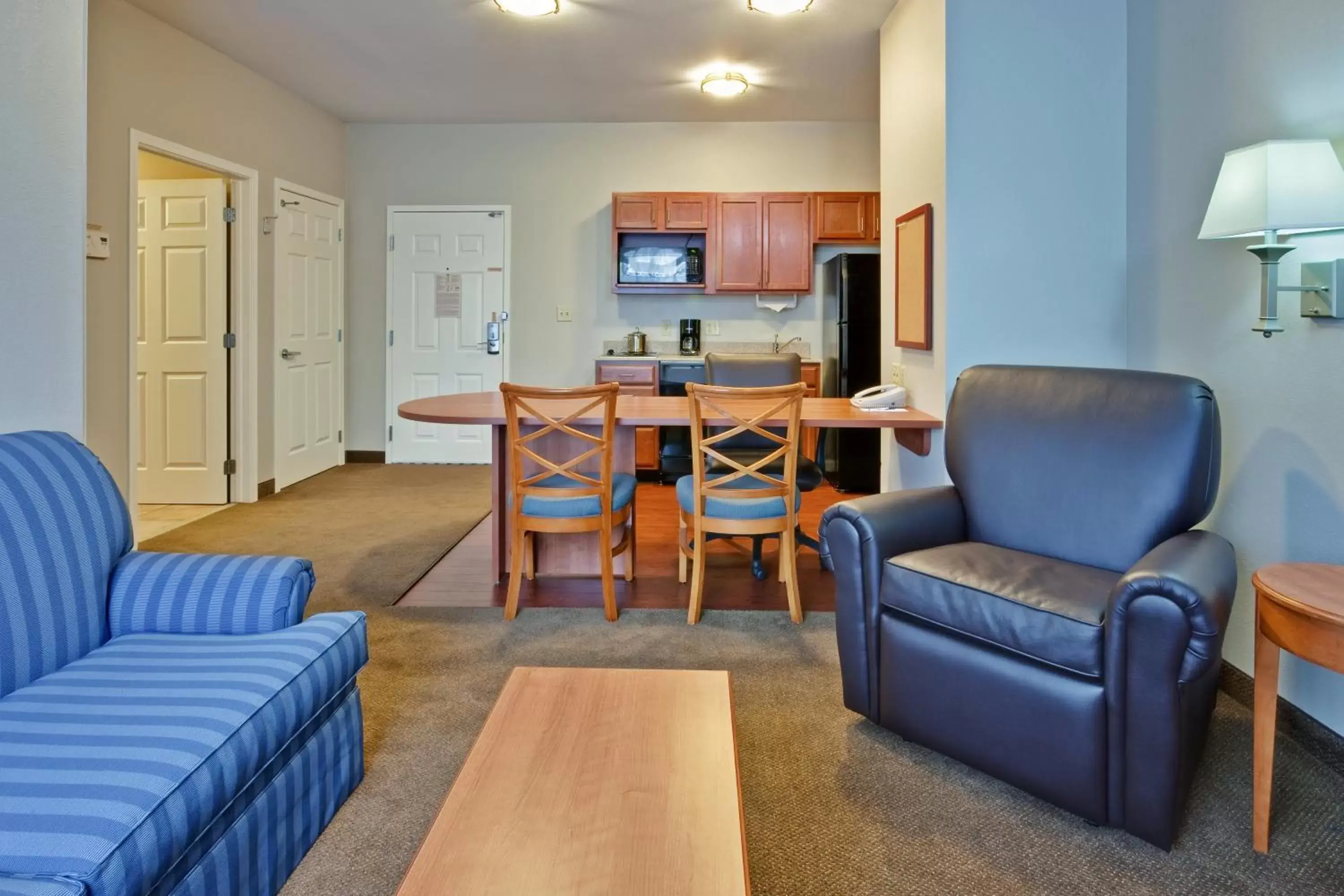 Photo of the whole room, Seating Area in Candlewood Suites Buffalo Amherst, an IHG Hotel