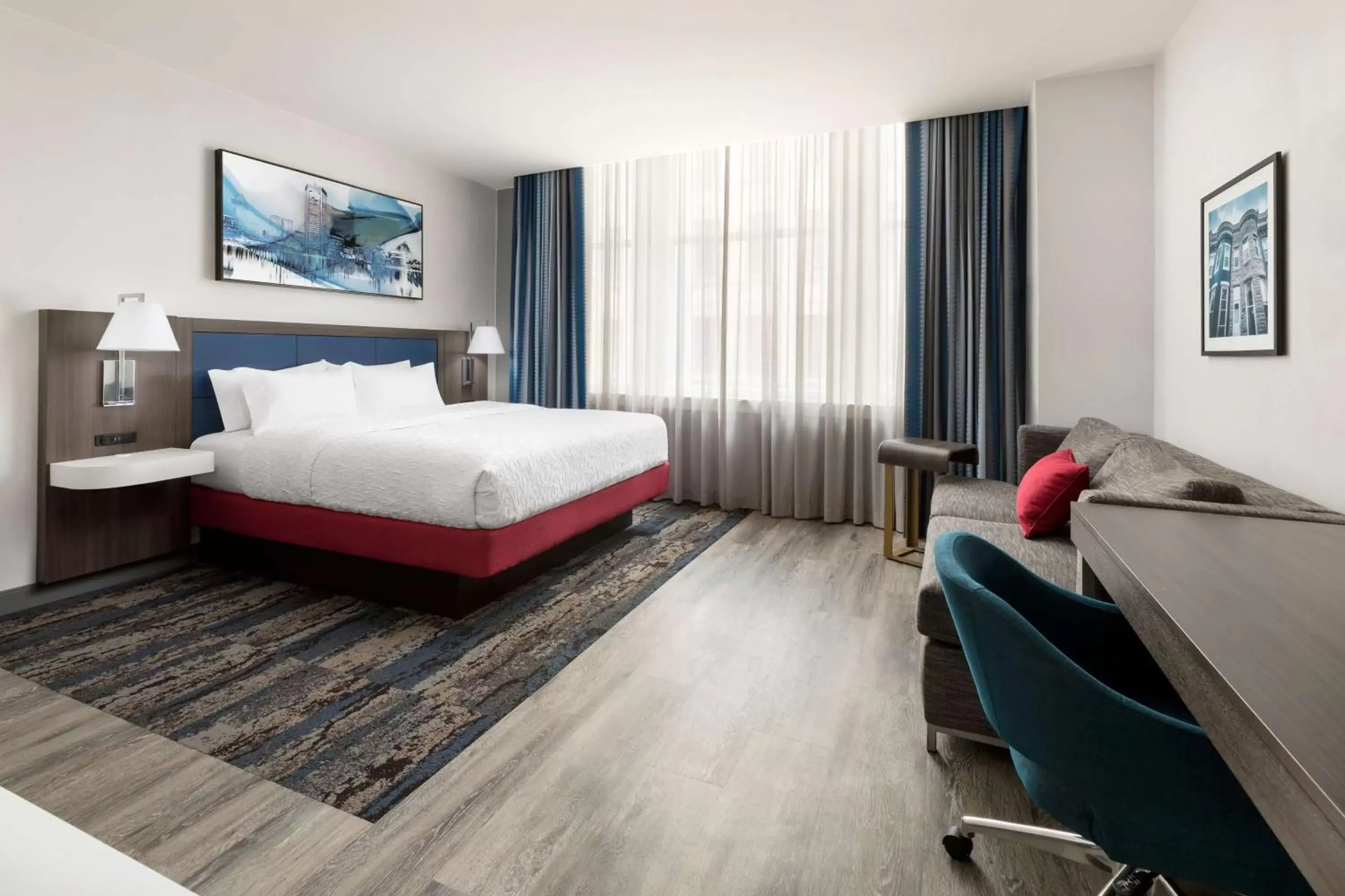 Bed in Hampton Inn & Suites Baltimore Inner Harbor