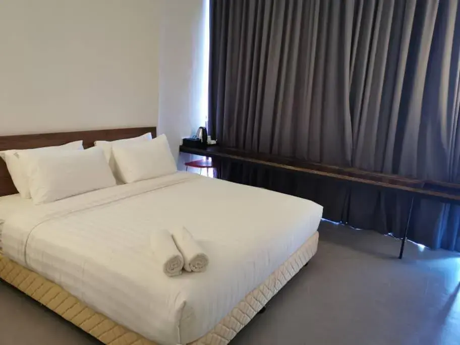 Bed in T+ PREMIUM HOTEL