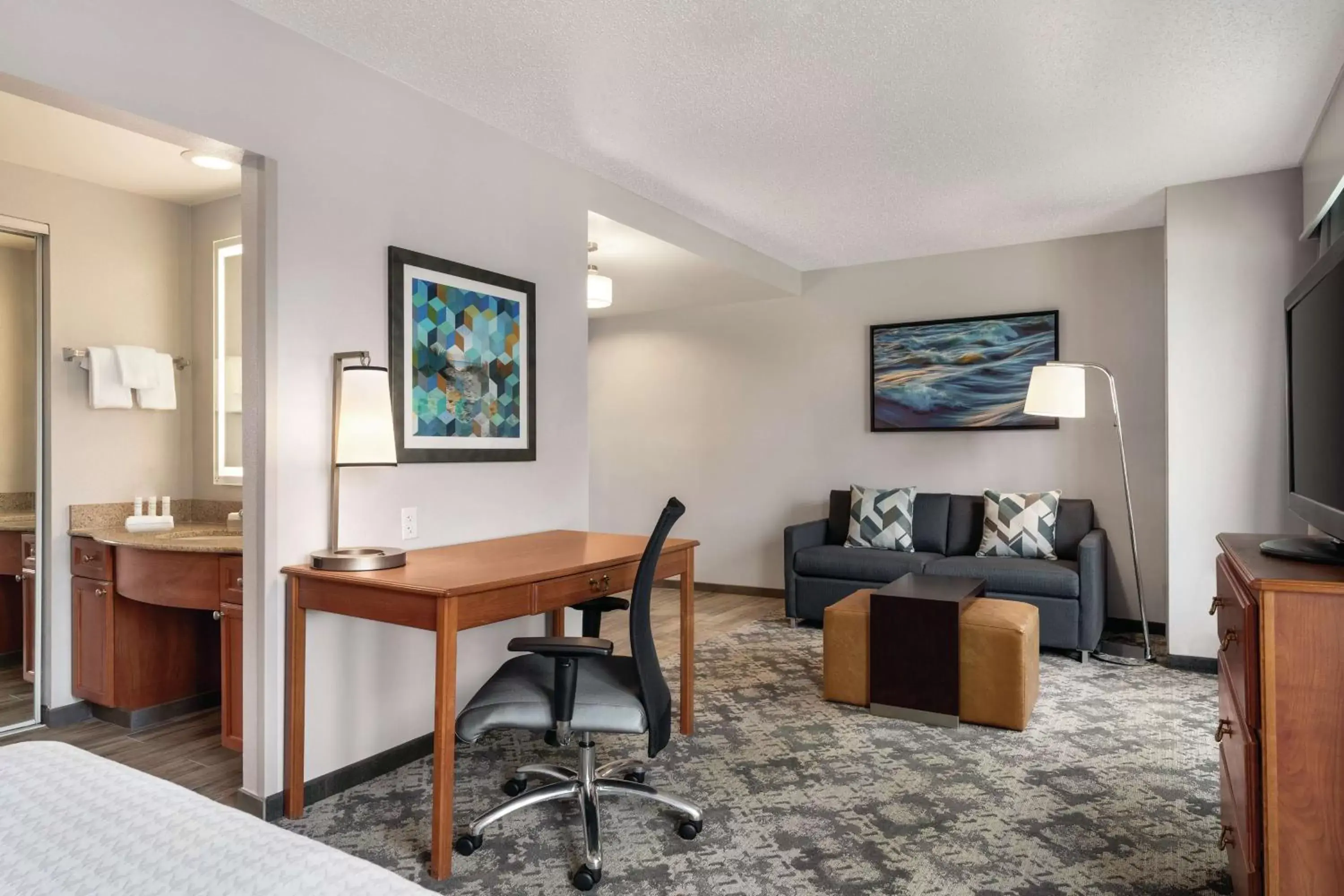 Bedroom, TV/Entertainment Center in Homewood Suites by Hilton Corpus Christi