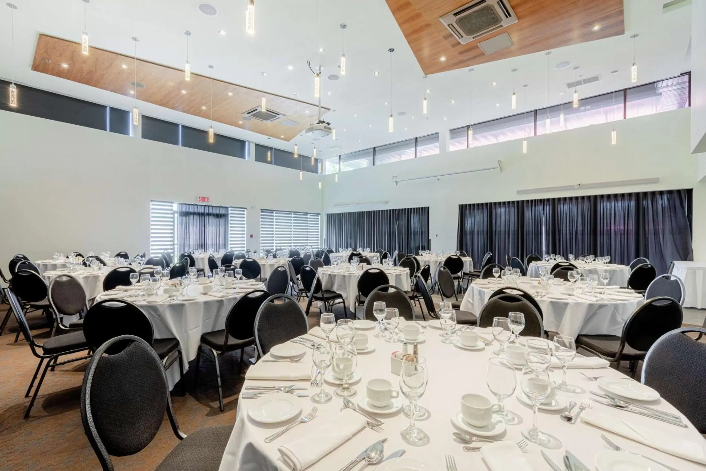 Dining area, Banquet Facilities in DoubleTree by Hilton Quebec Resort