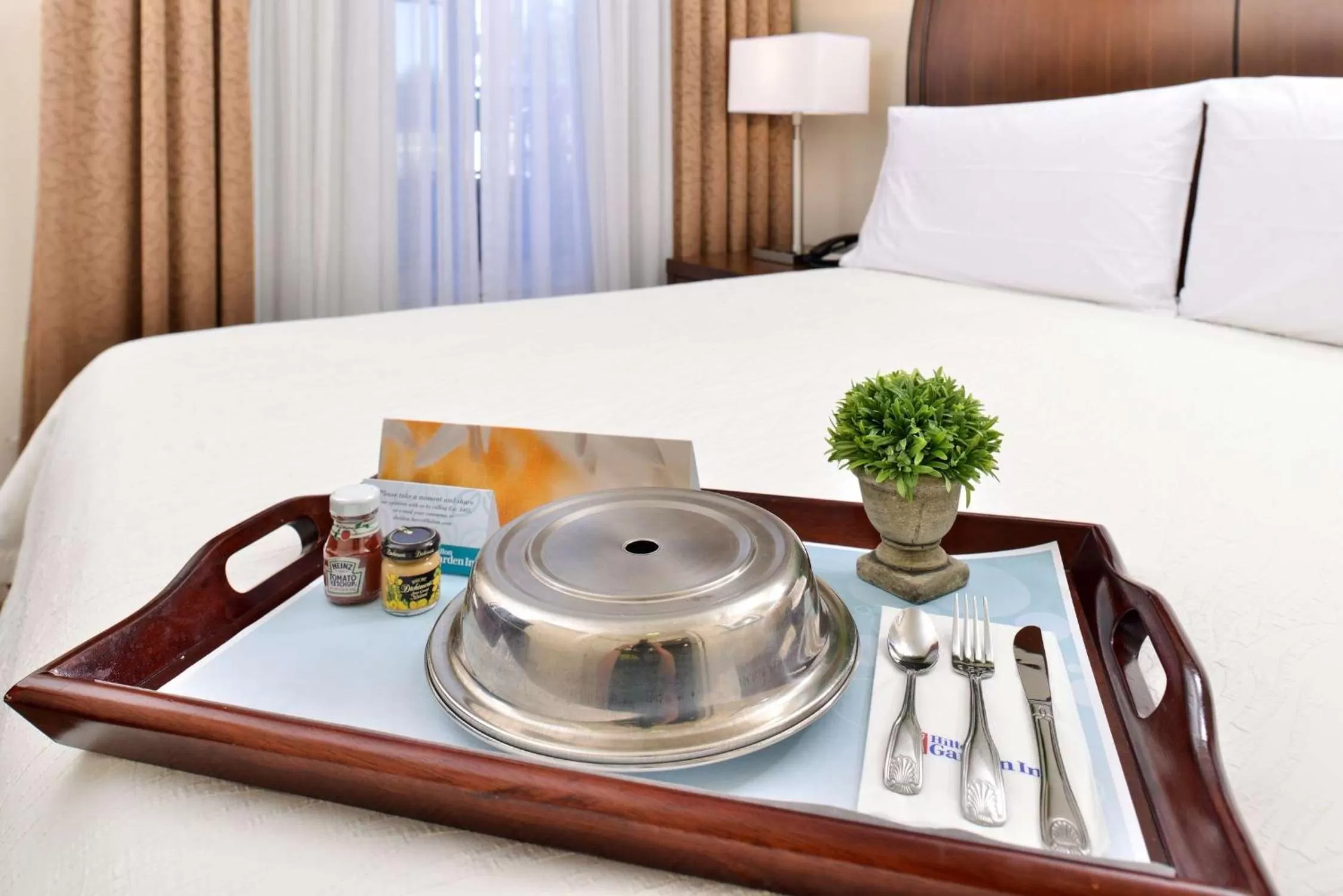 Kitchen or kitchenette, Bed in Hilton Garden Inn Addison