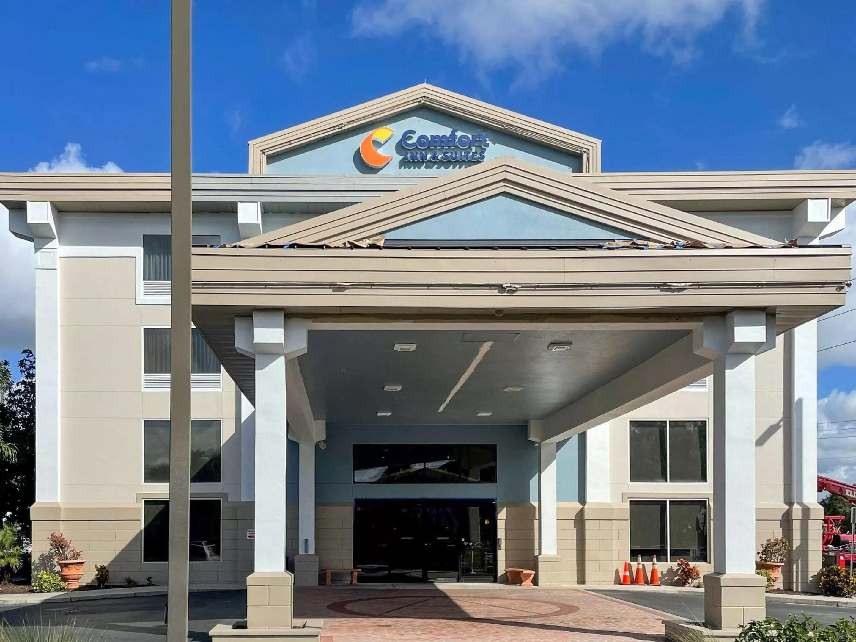 Property building in Comfort Inn & Suites Sarasota I75