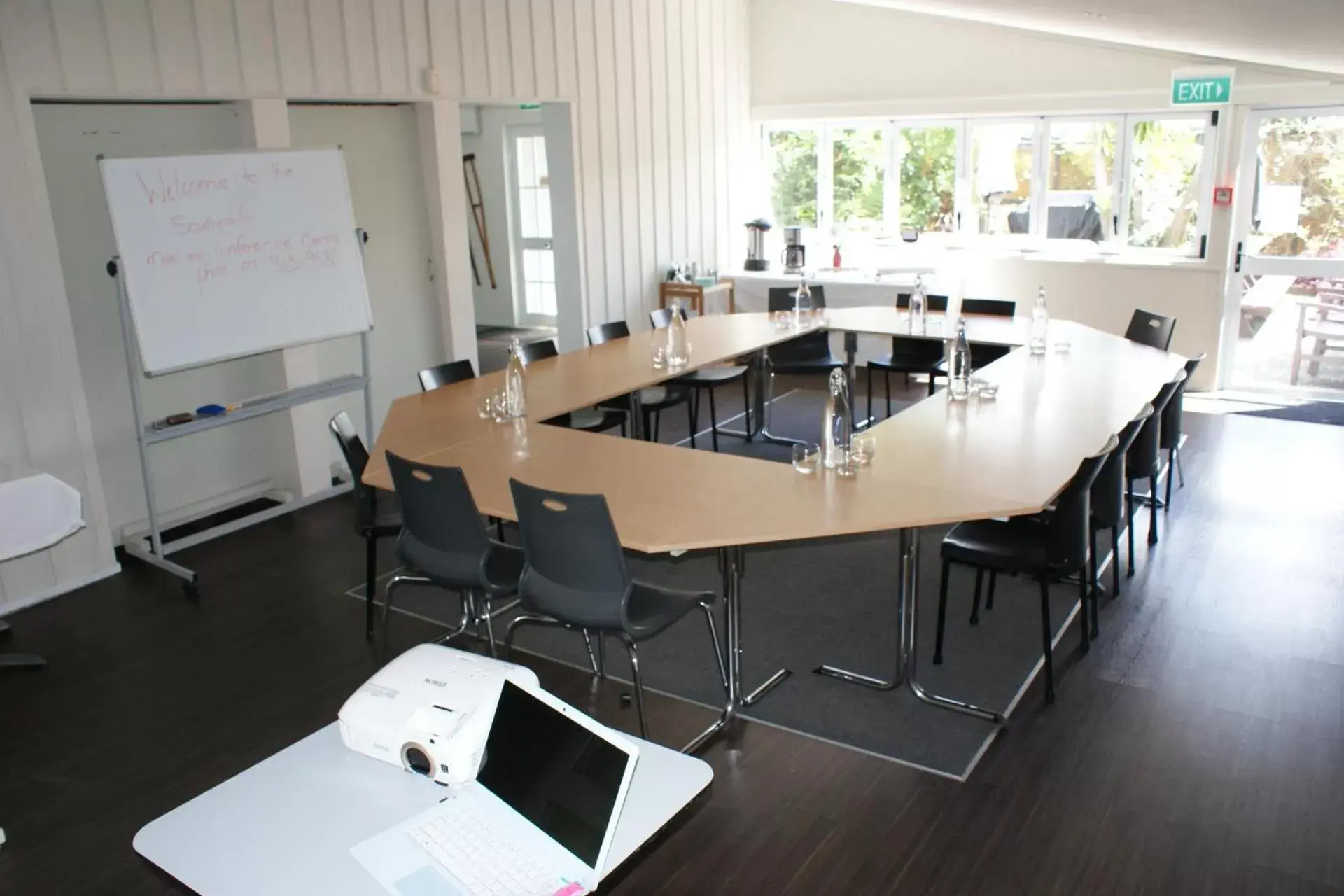 Meeting/conference room in Southpacific Motel