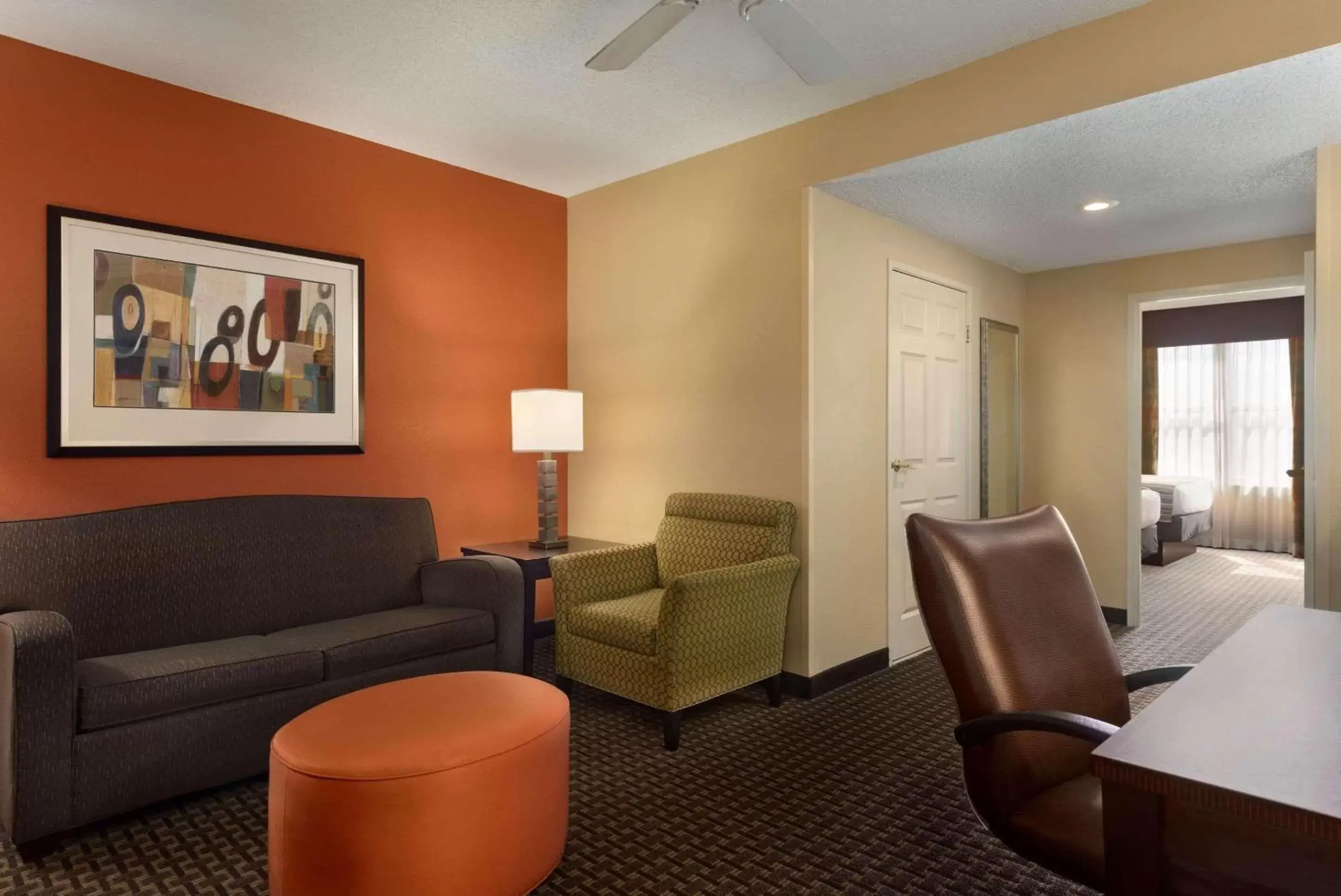 Bedroom, Seating Area in Country Inn & Suites by Radisson, Evansville, IN
