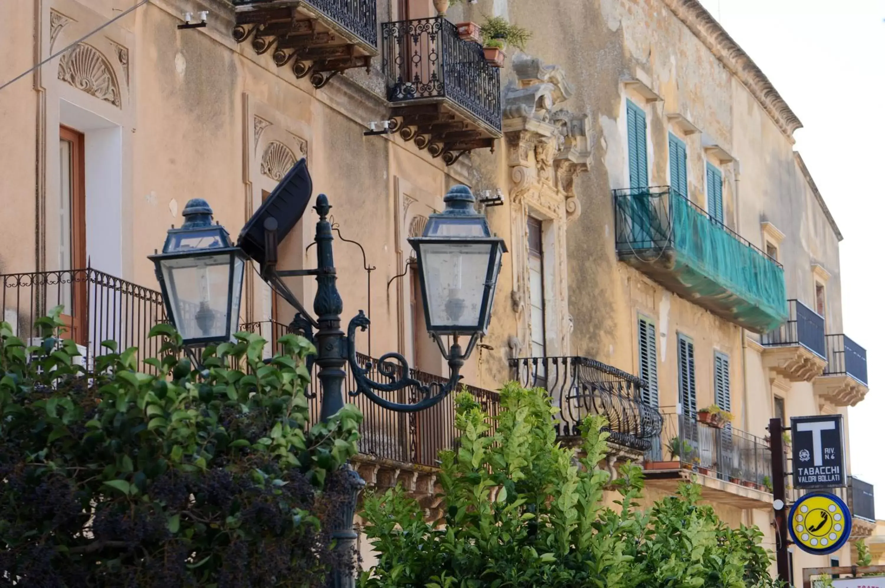 Street view in Il Cortile del Marchese Beccadelli