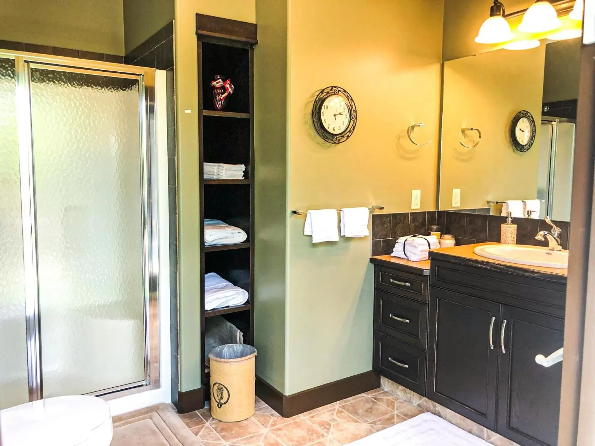 Bathroom in Wolf Creek Bed and Breakfast