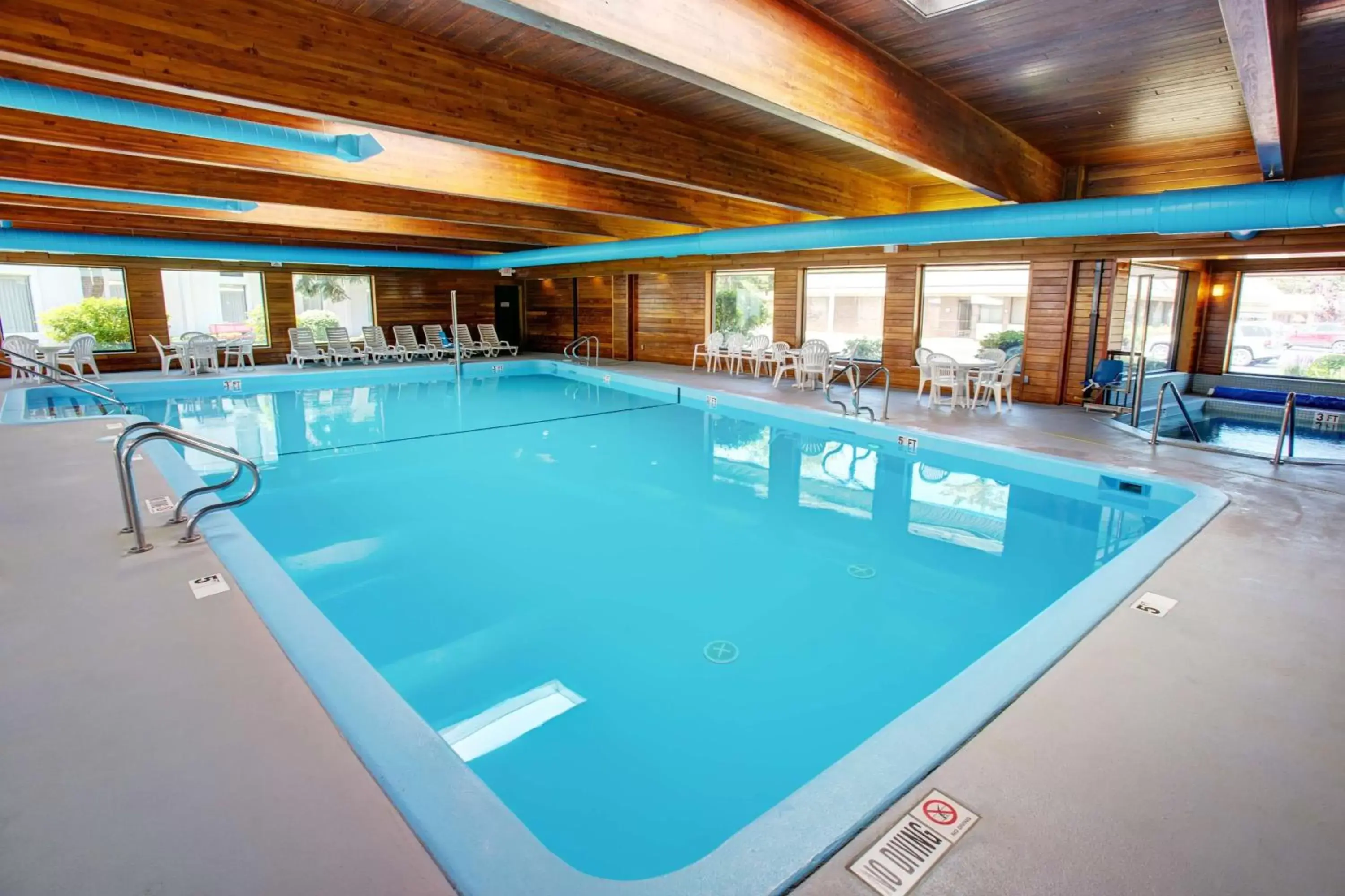 Activities, Swimming Pool in Country Inn & Suites by Radisson, Traverse City, MI