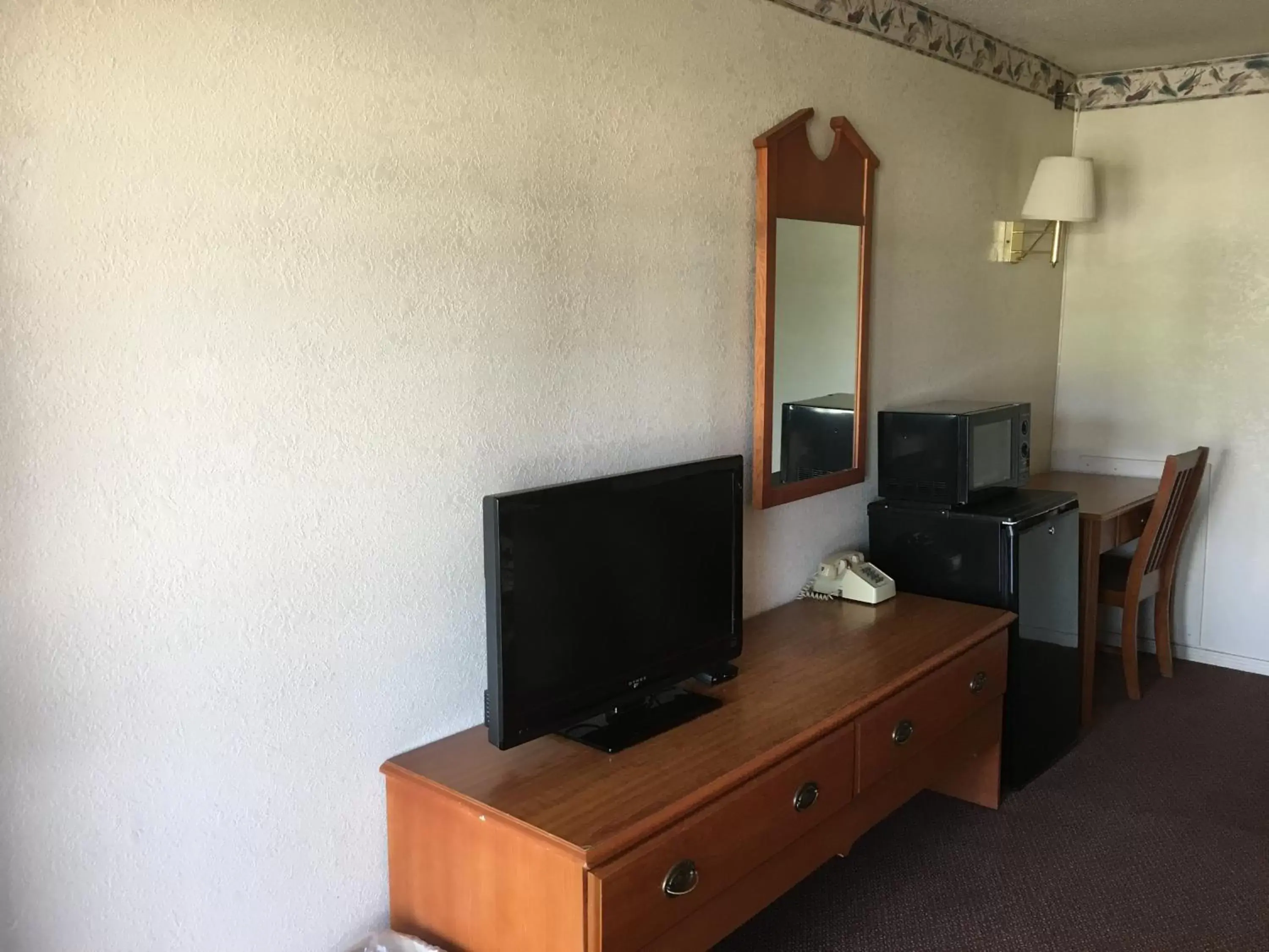 TV/Entertainment Center in Finn's Motel