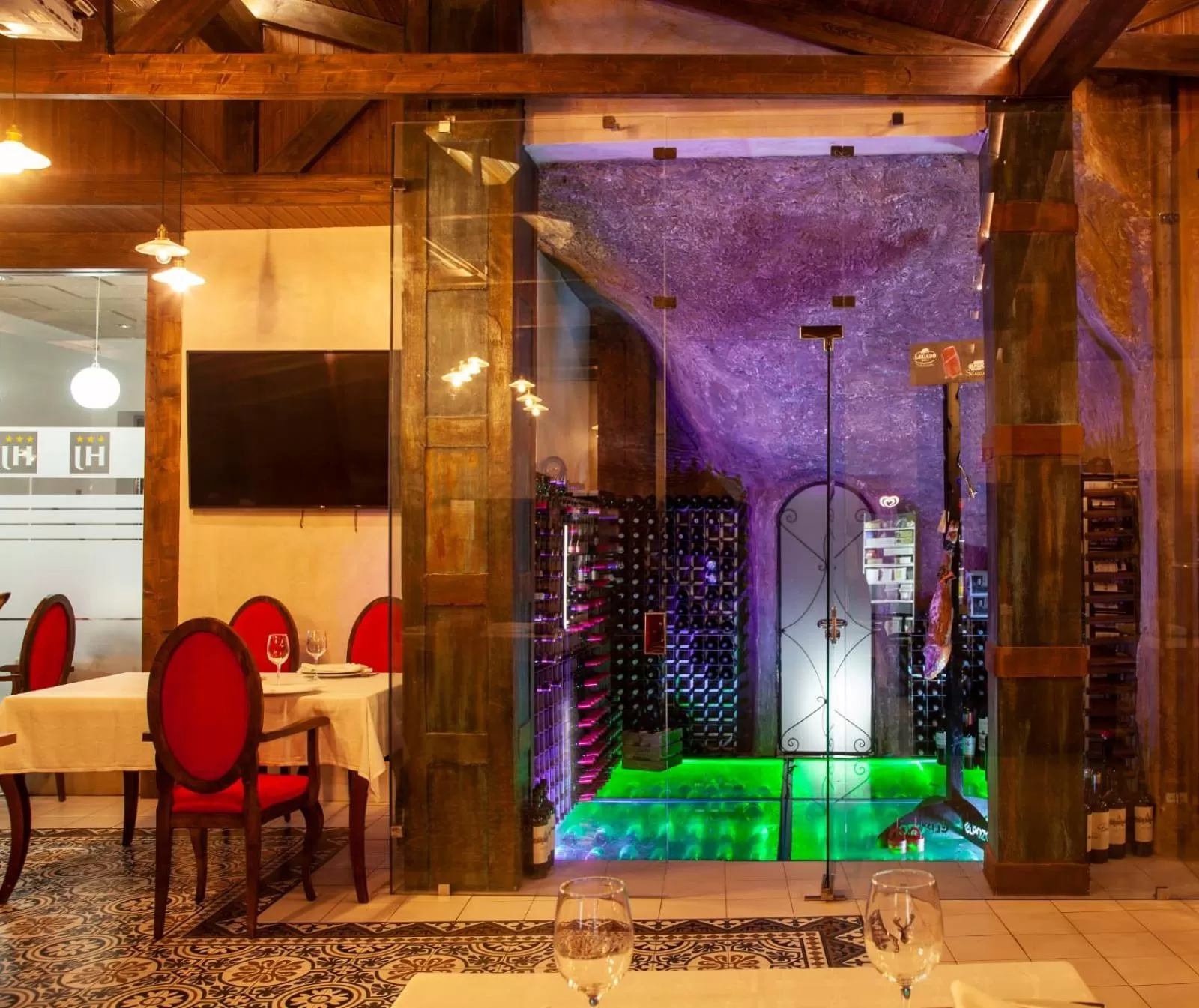 Restaurant/places to eat in Hotel Julián