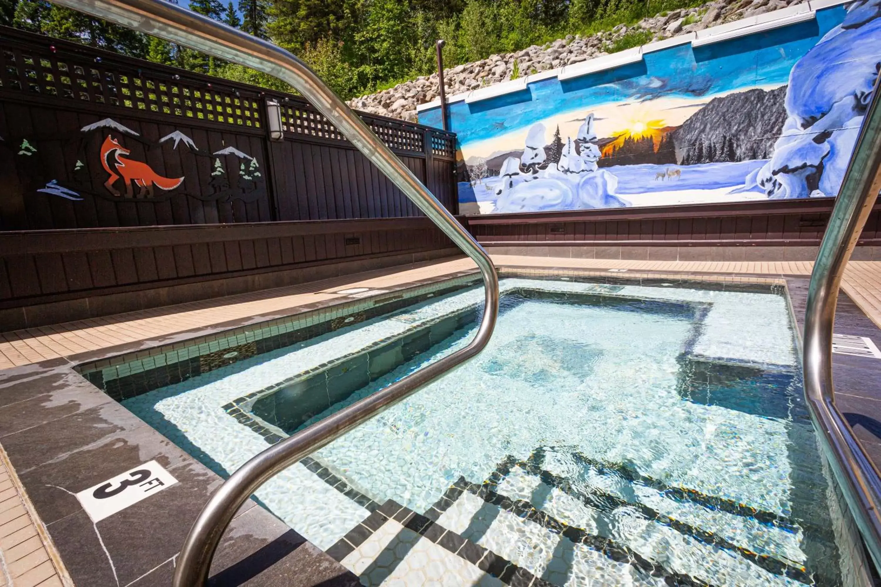 Hot Tub, Swimming Pool in Fernie Fox Hotel