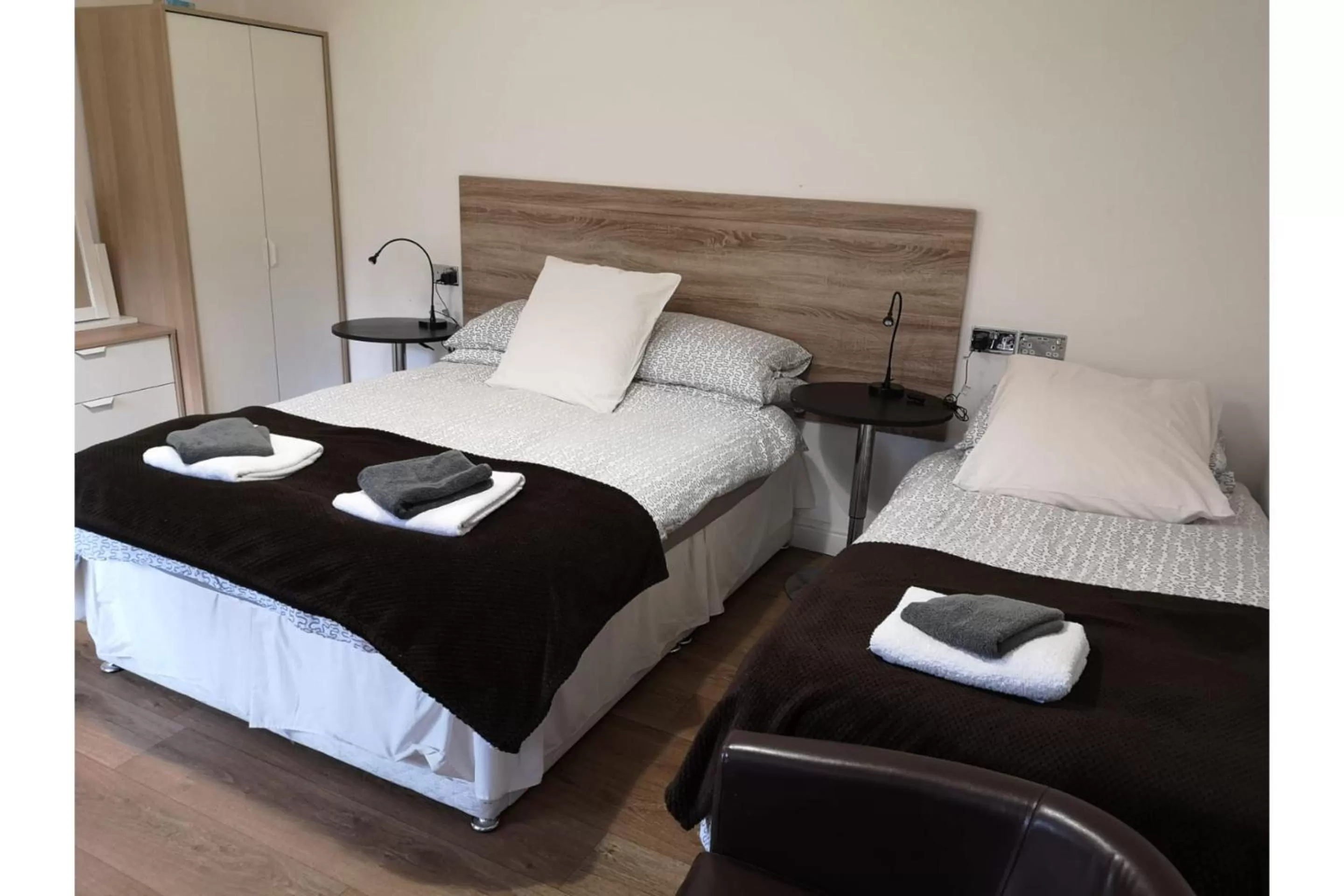 Bedroom, Bed in Station Approach