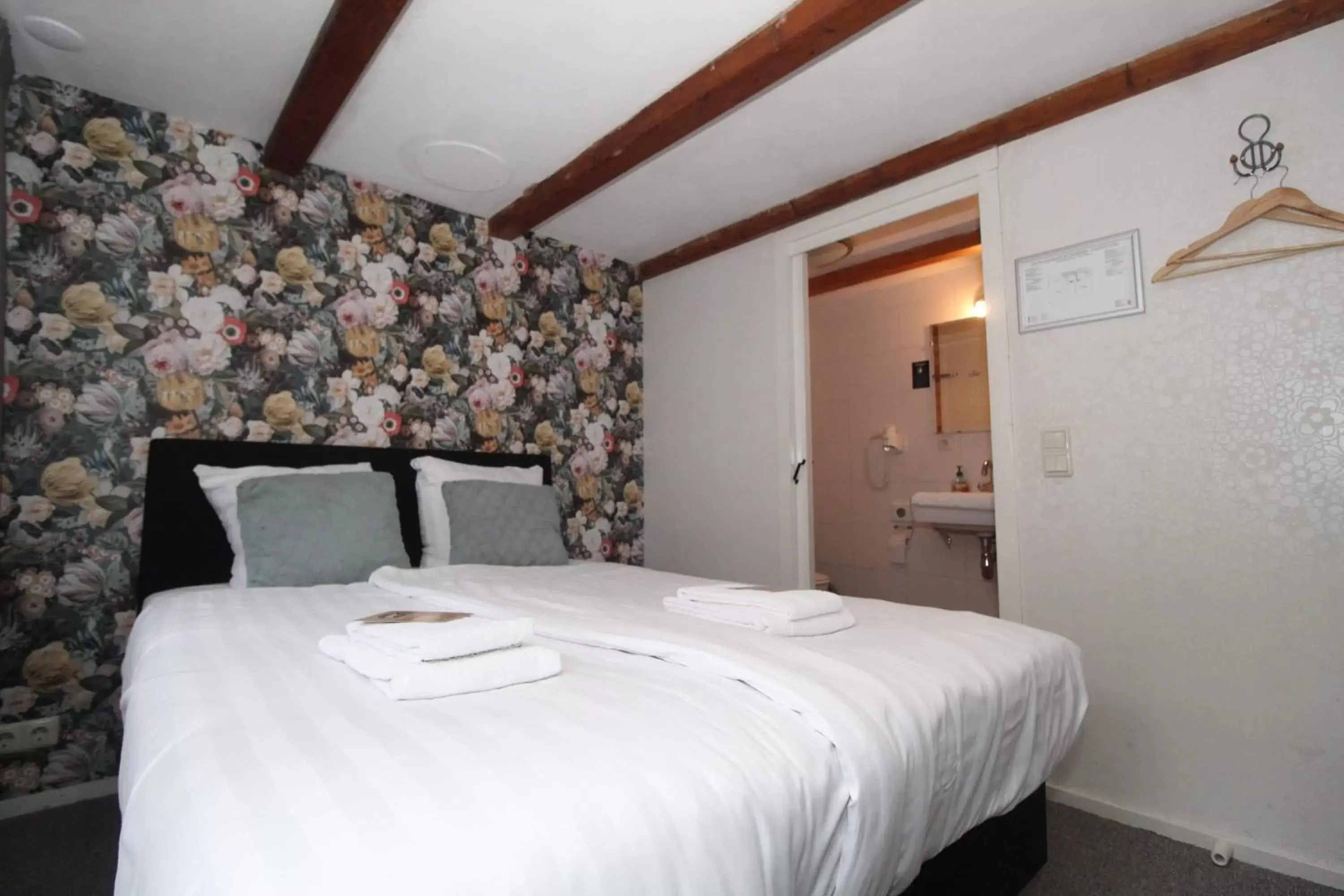 Bedroom, Bed in Kings Inn City Hotel Alkmaar