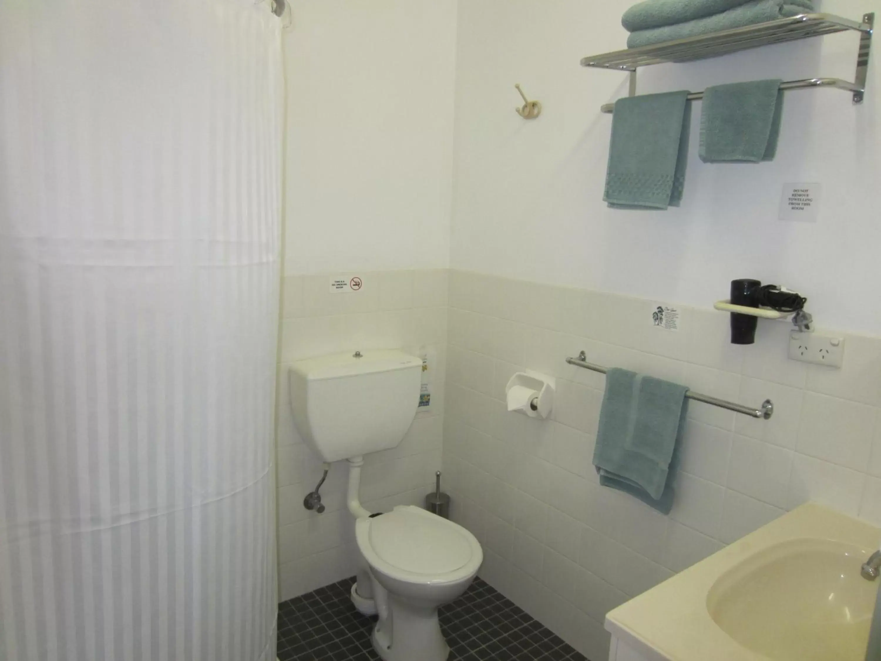 Toilet, Bathroom in Lake Forbes Motel