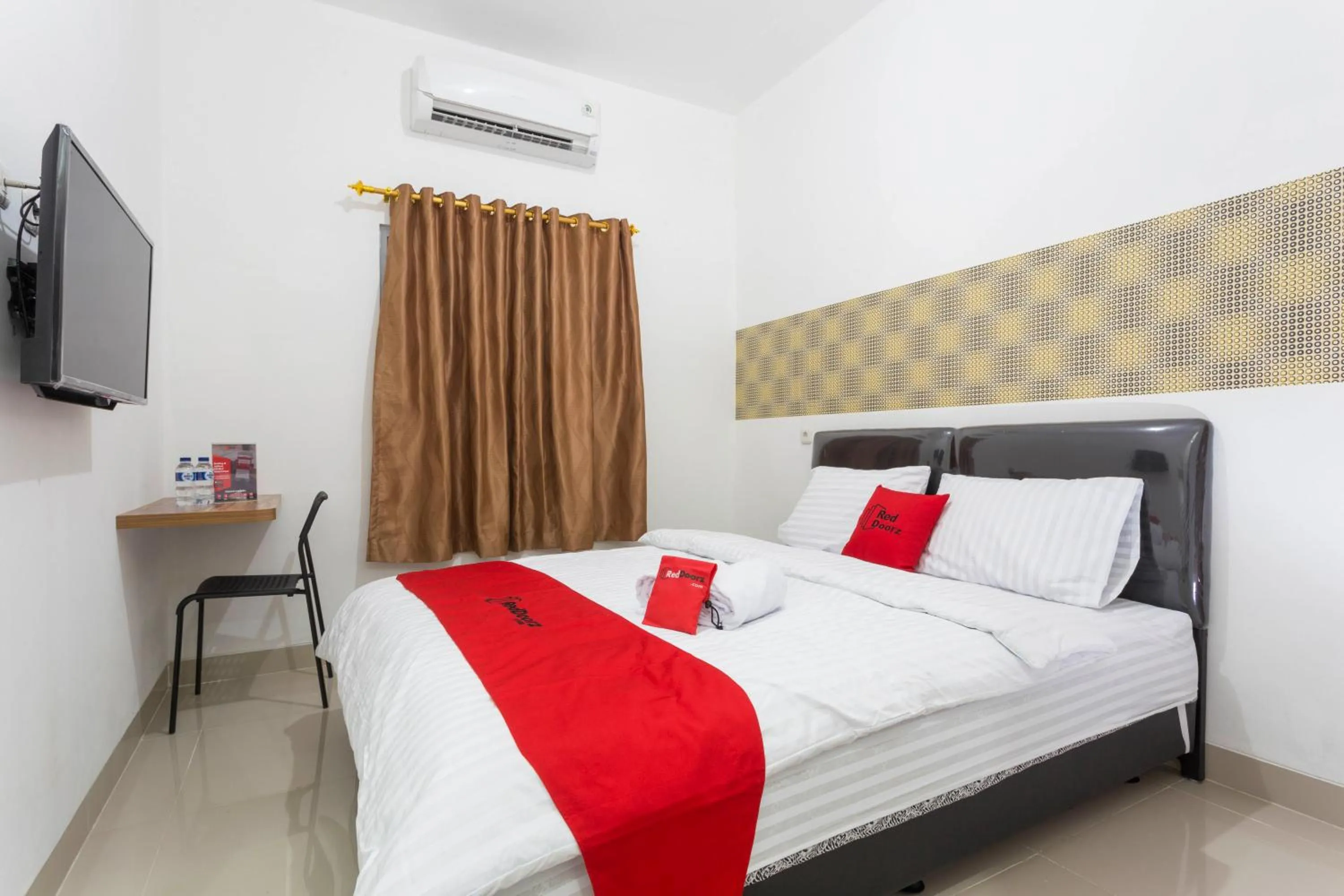 Bedroom, Bed in RedDoorz Plus @ Boulevard Residence BSD