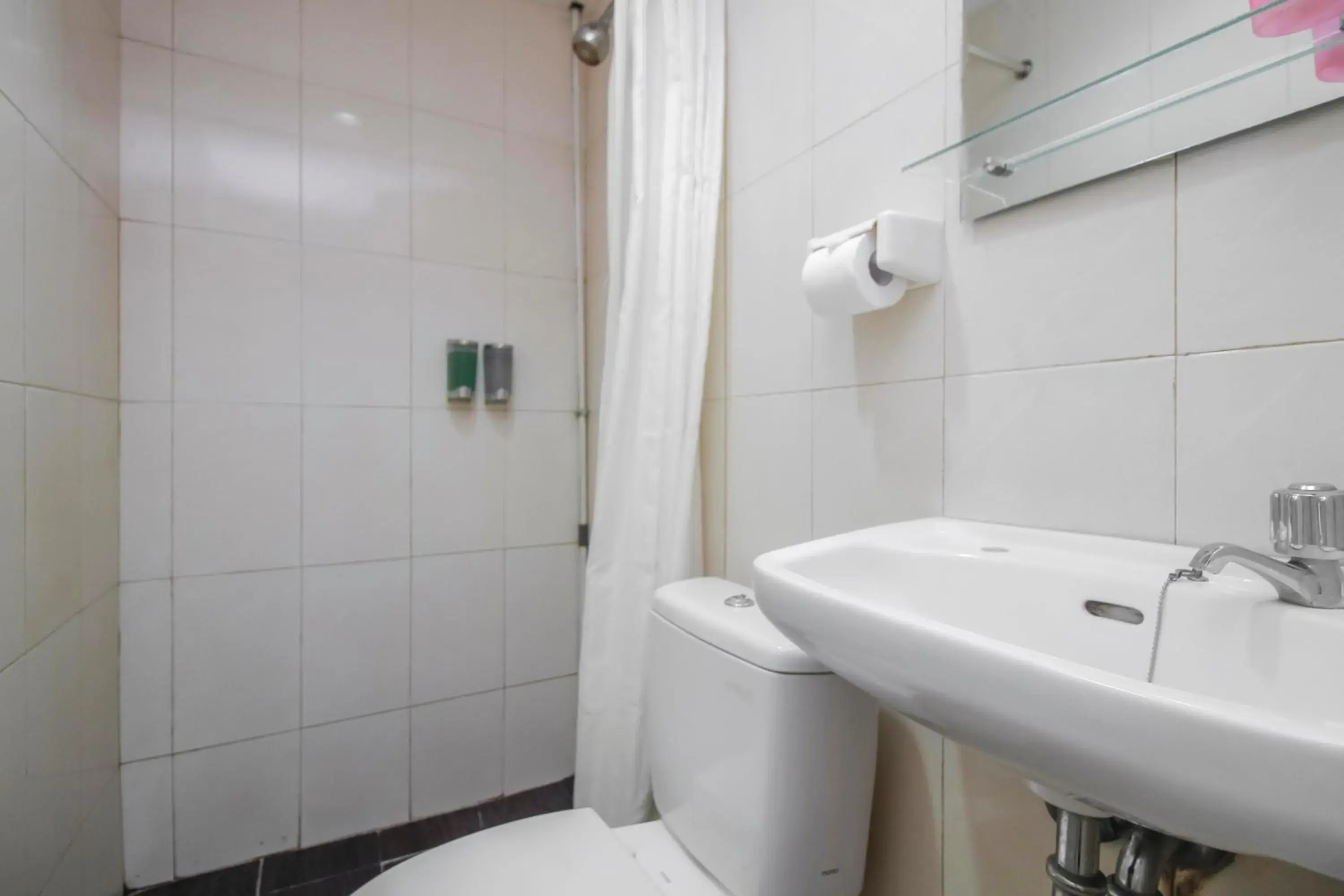 Bathroom in RedDoorz Plus near Galaxy Bekasi