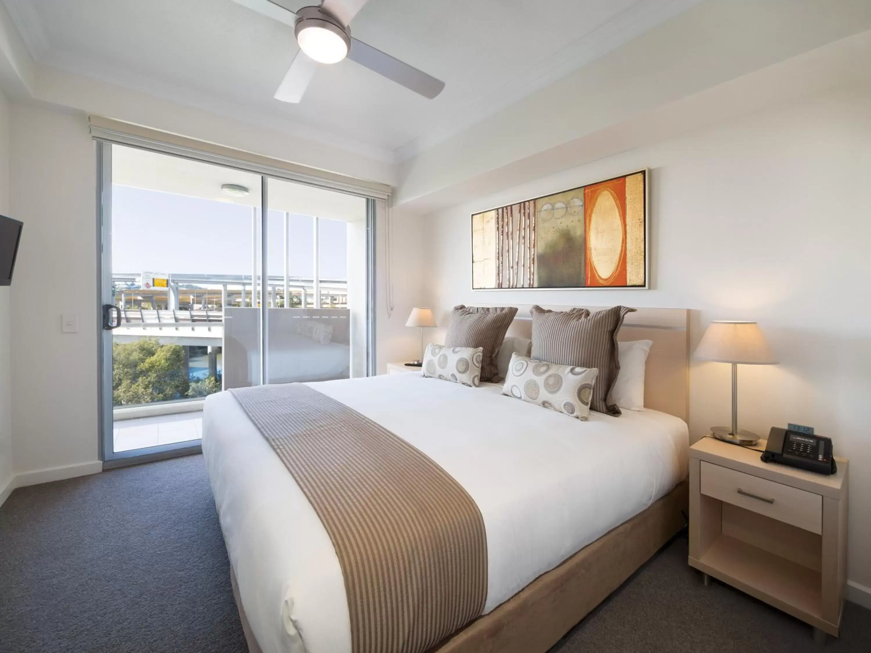 Bedroom, Bed in Oaks Brisbane Mews Suites