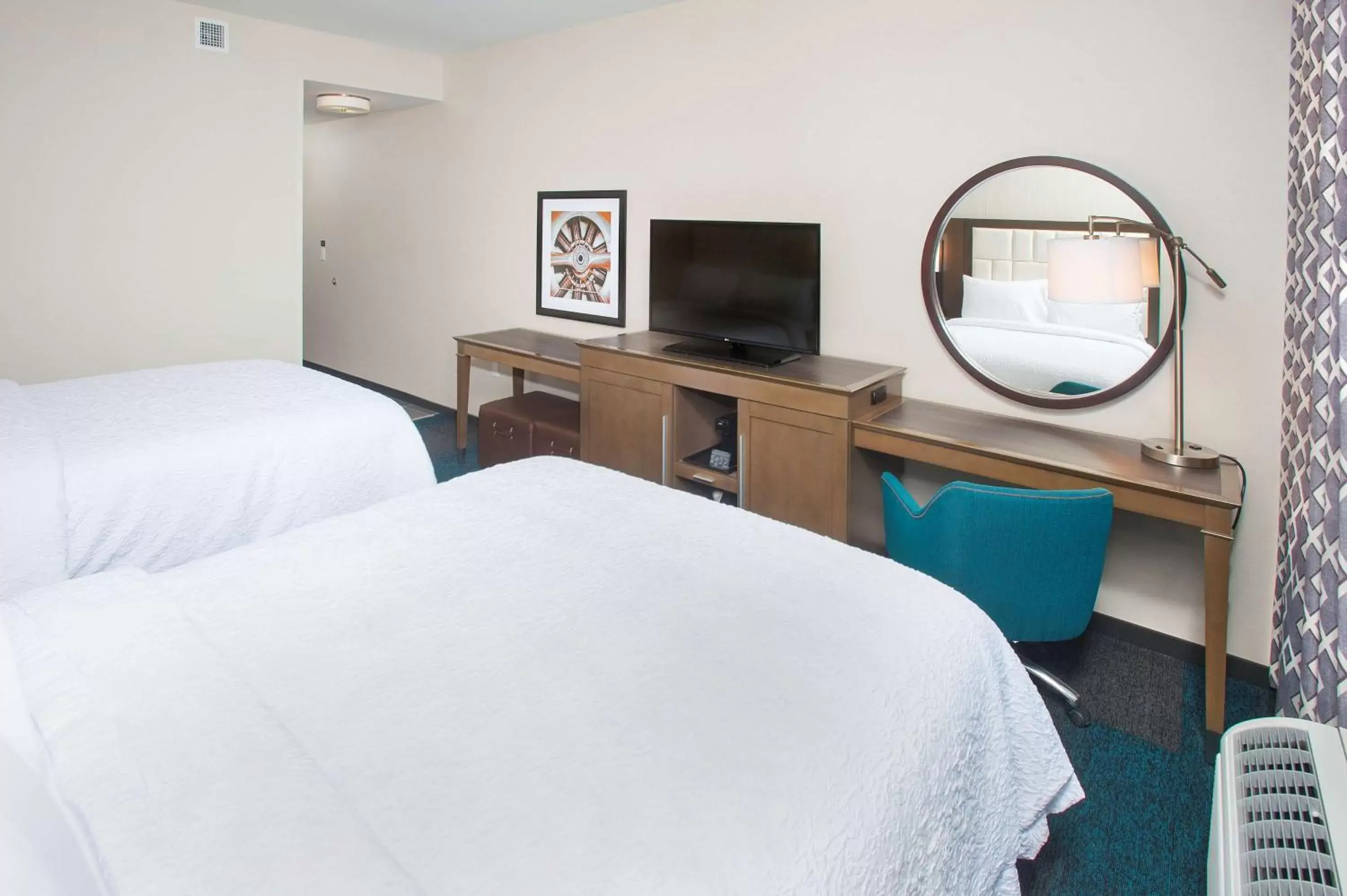 Bed in Hampton Inn & Suites LAX El Segundo