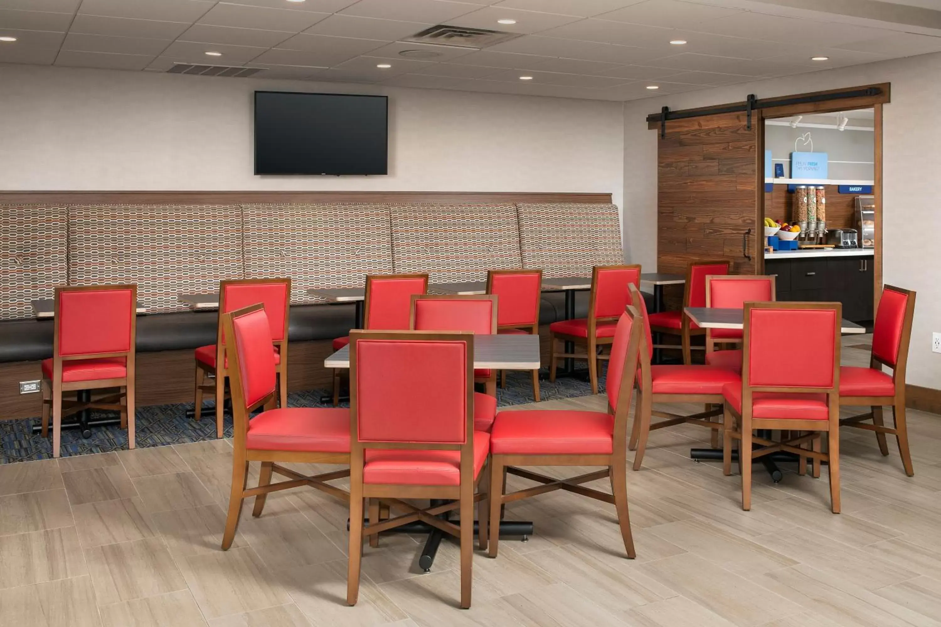 Restaurant/Places to Eat in Holiday Inn Express Hotel & Suites Annapolis, an IHG Hotel