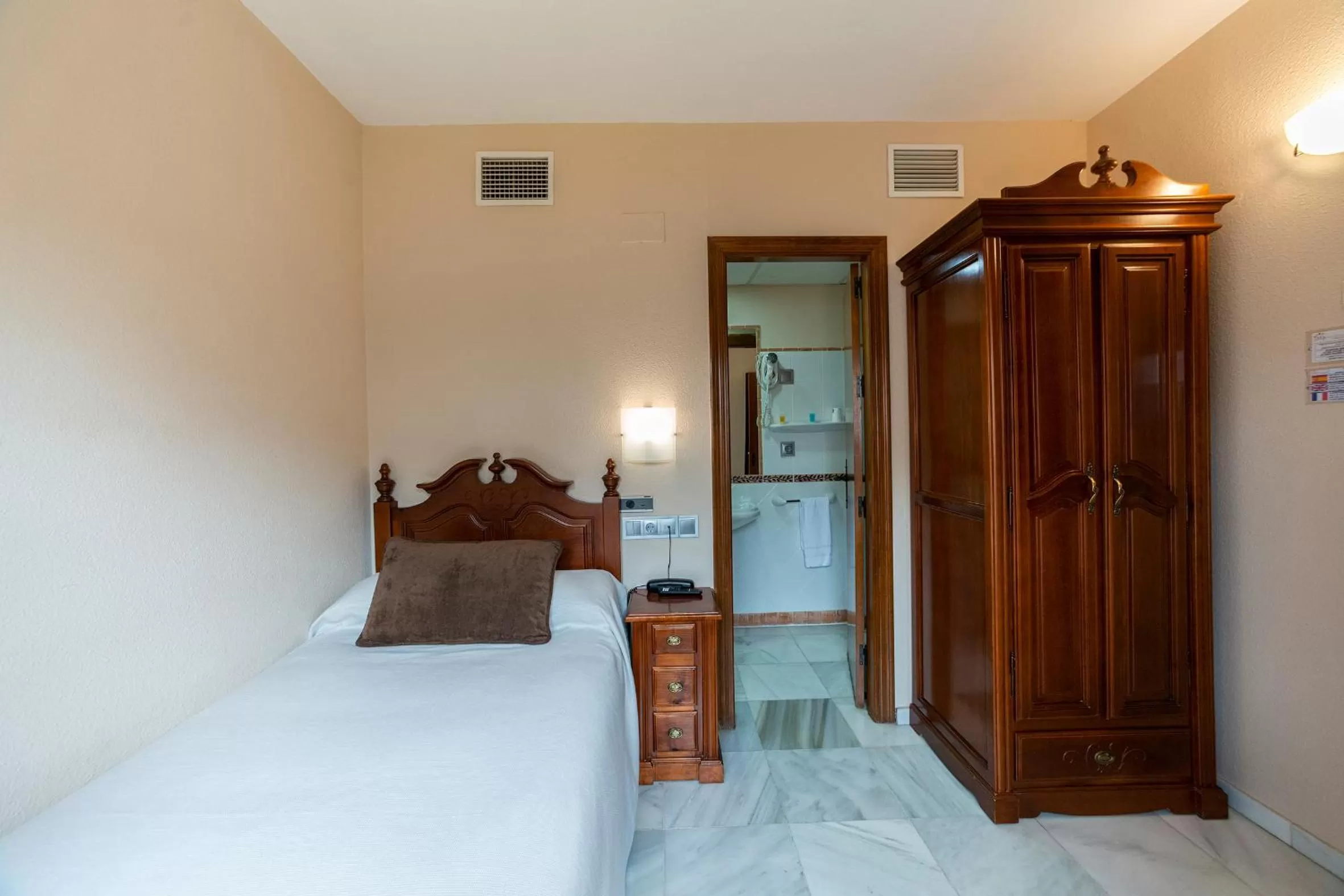 Photo of the whole room, Bed in Hotel Casa Museo de la Mezquita