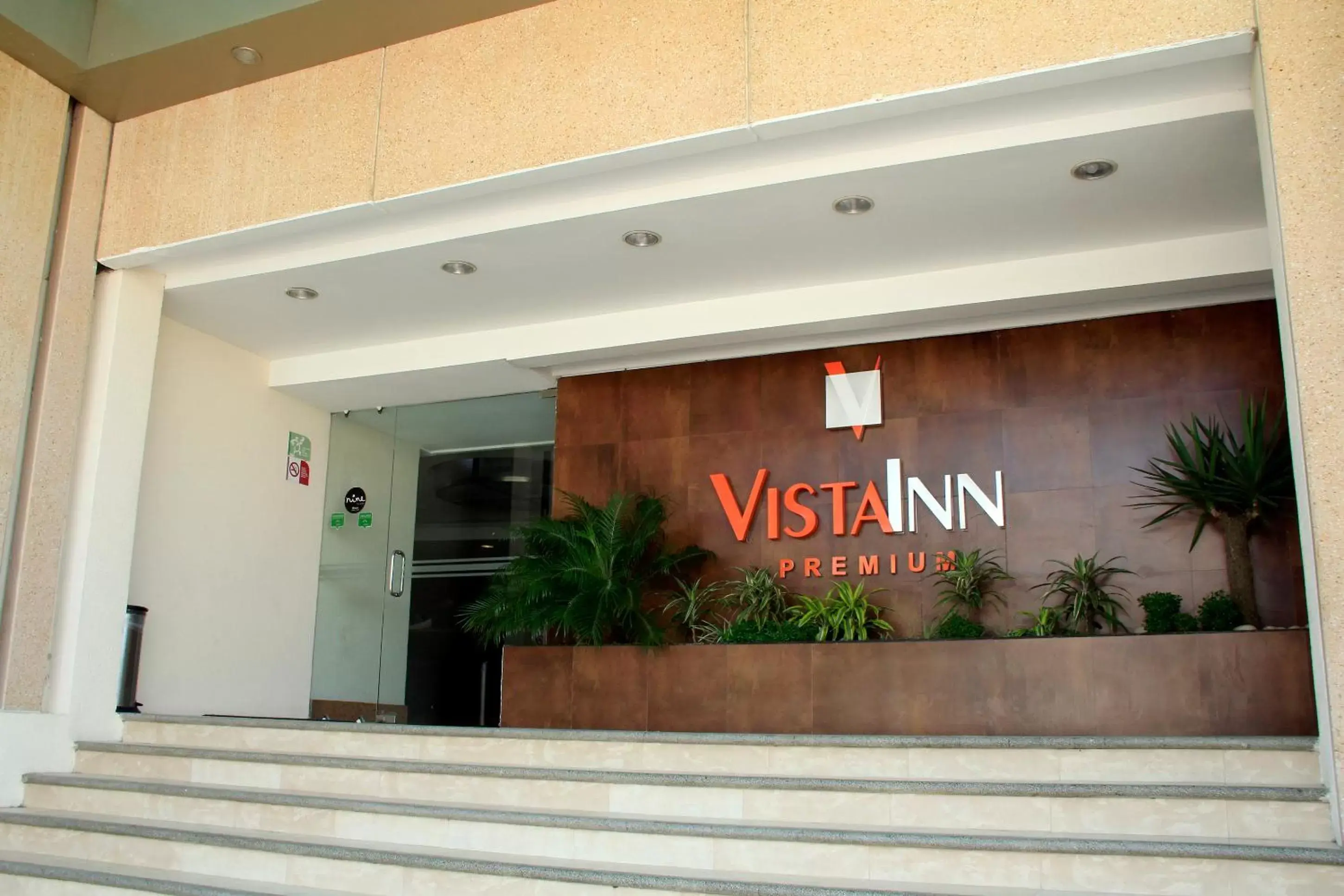 Facade/entrance in Hotel Vista Inn Premium