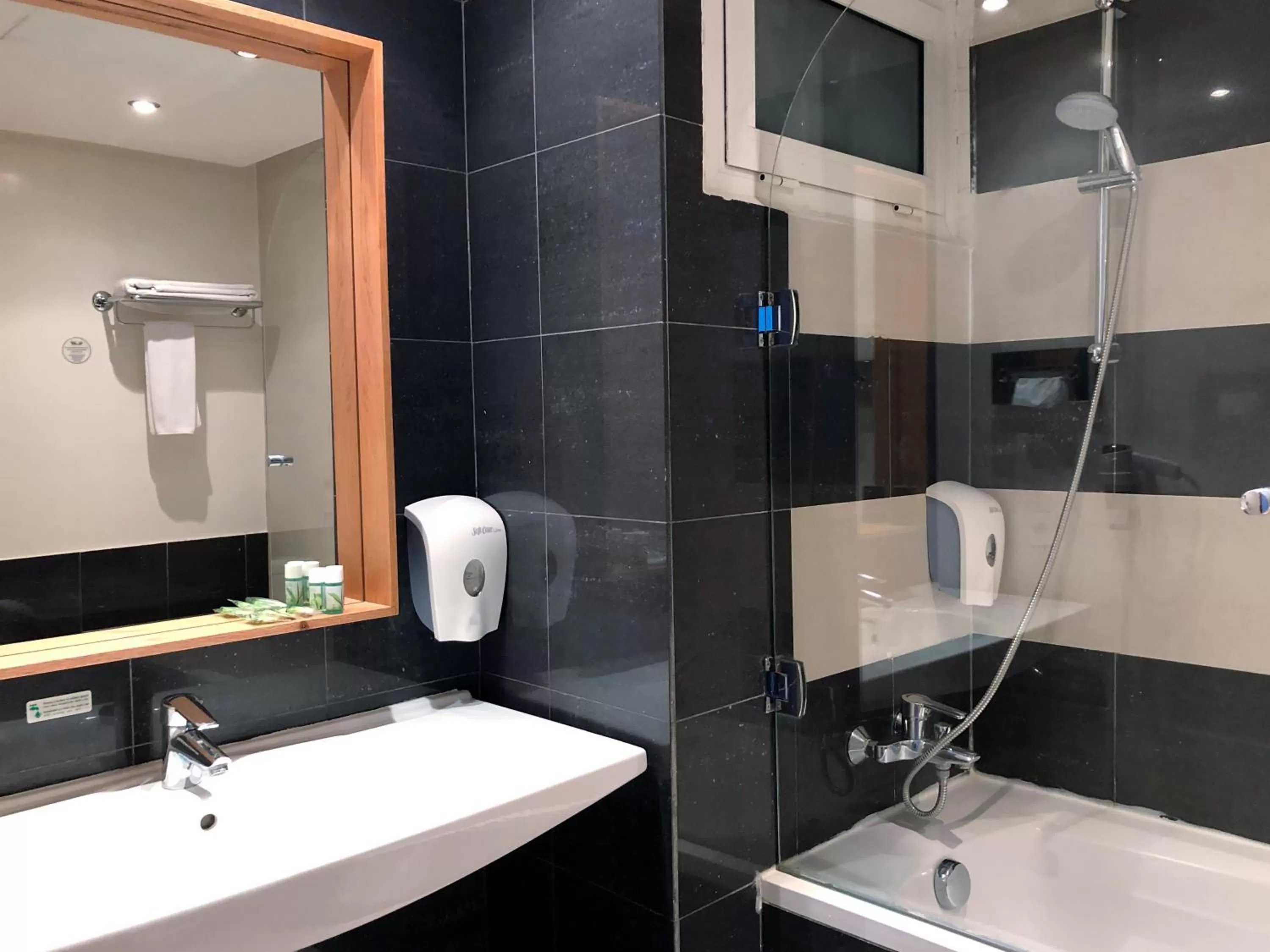 Bathroom in Le Pietri Urban Hotel