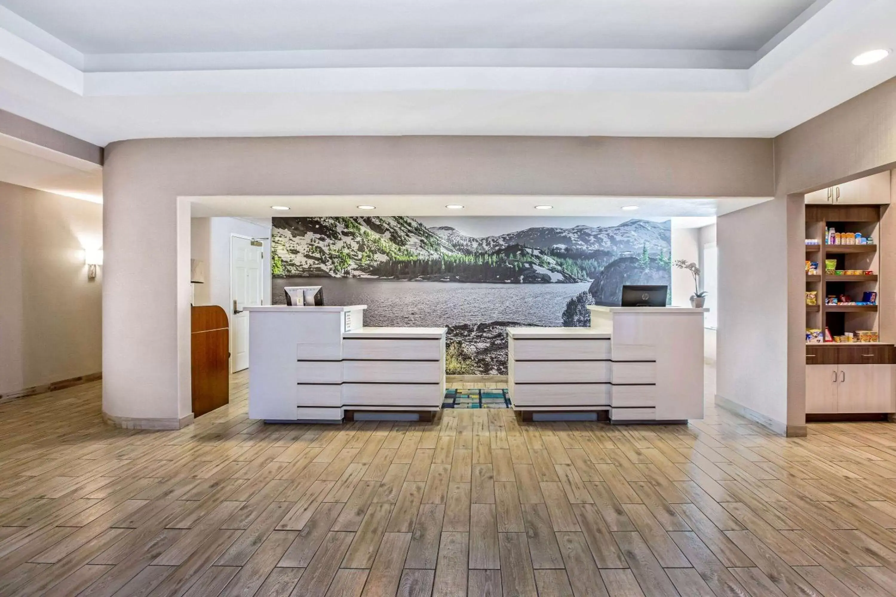 Lobby or reception in La Quinta by Wyndham Manteca - Ripon