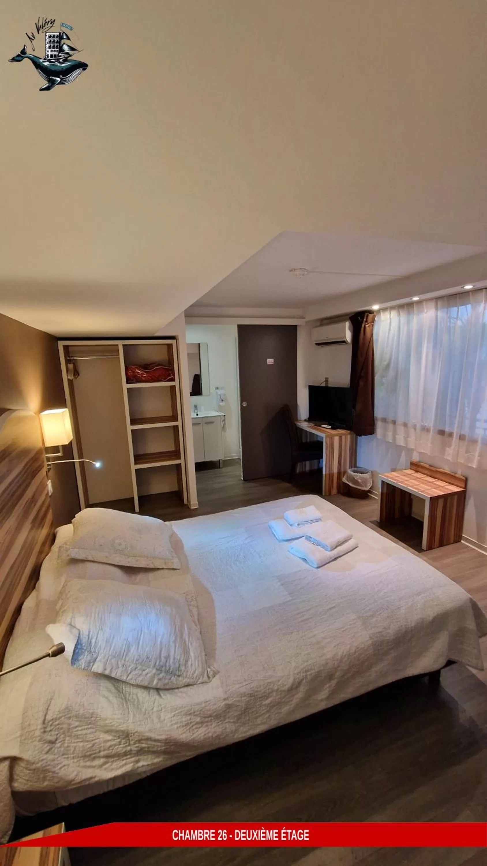 Bed in Hôtel Au Valéry