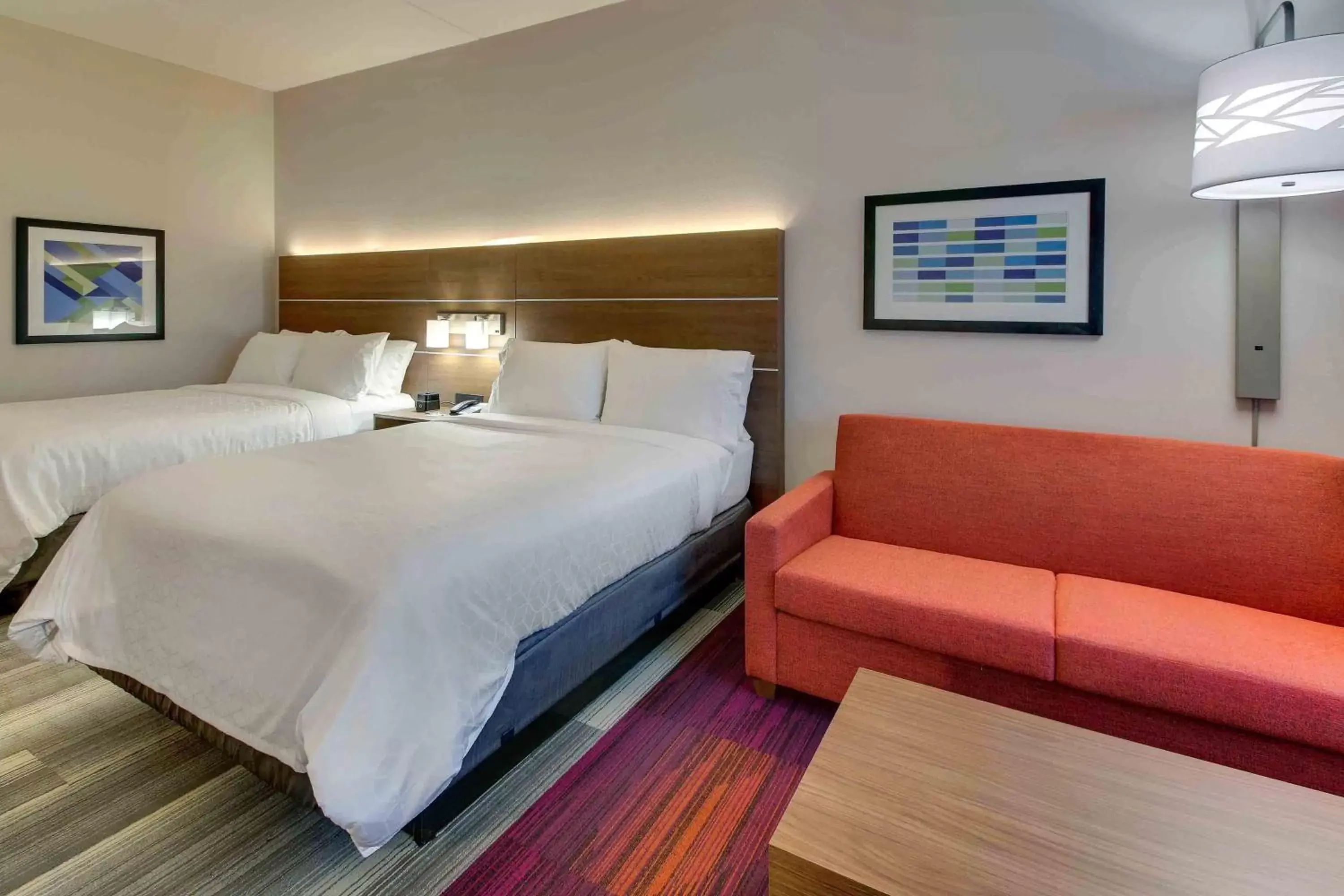 Bedroom, Bed in Holiday Inn Express & Suites - Nashville MetroCenter Downtown, an IHG Hotel