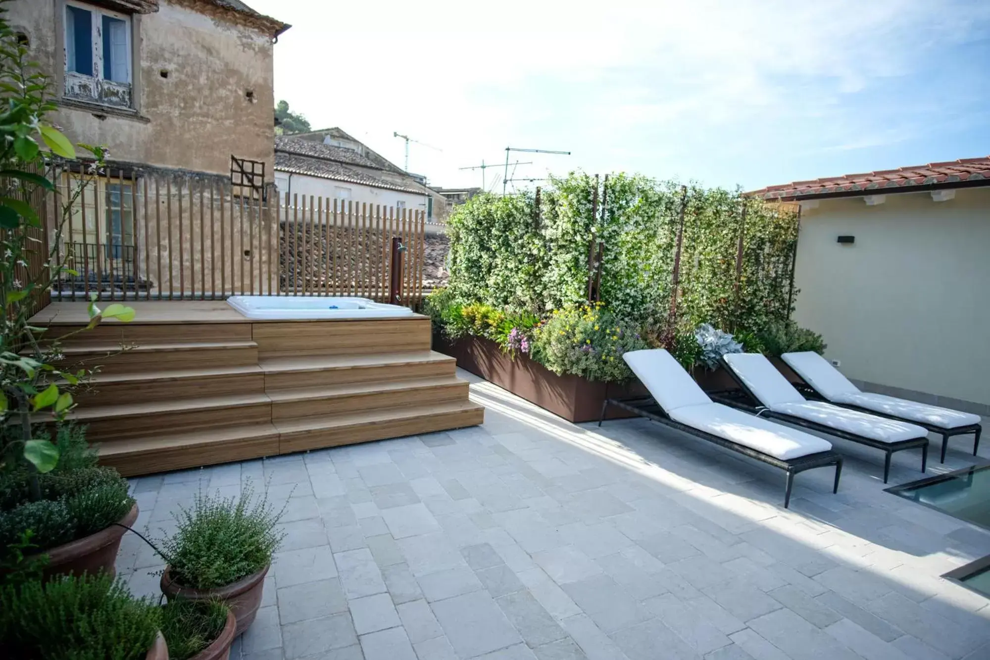 Hot Tub in Dimora de Matera Luxury Suites