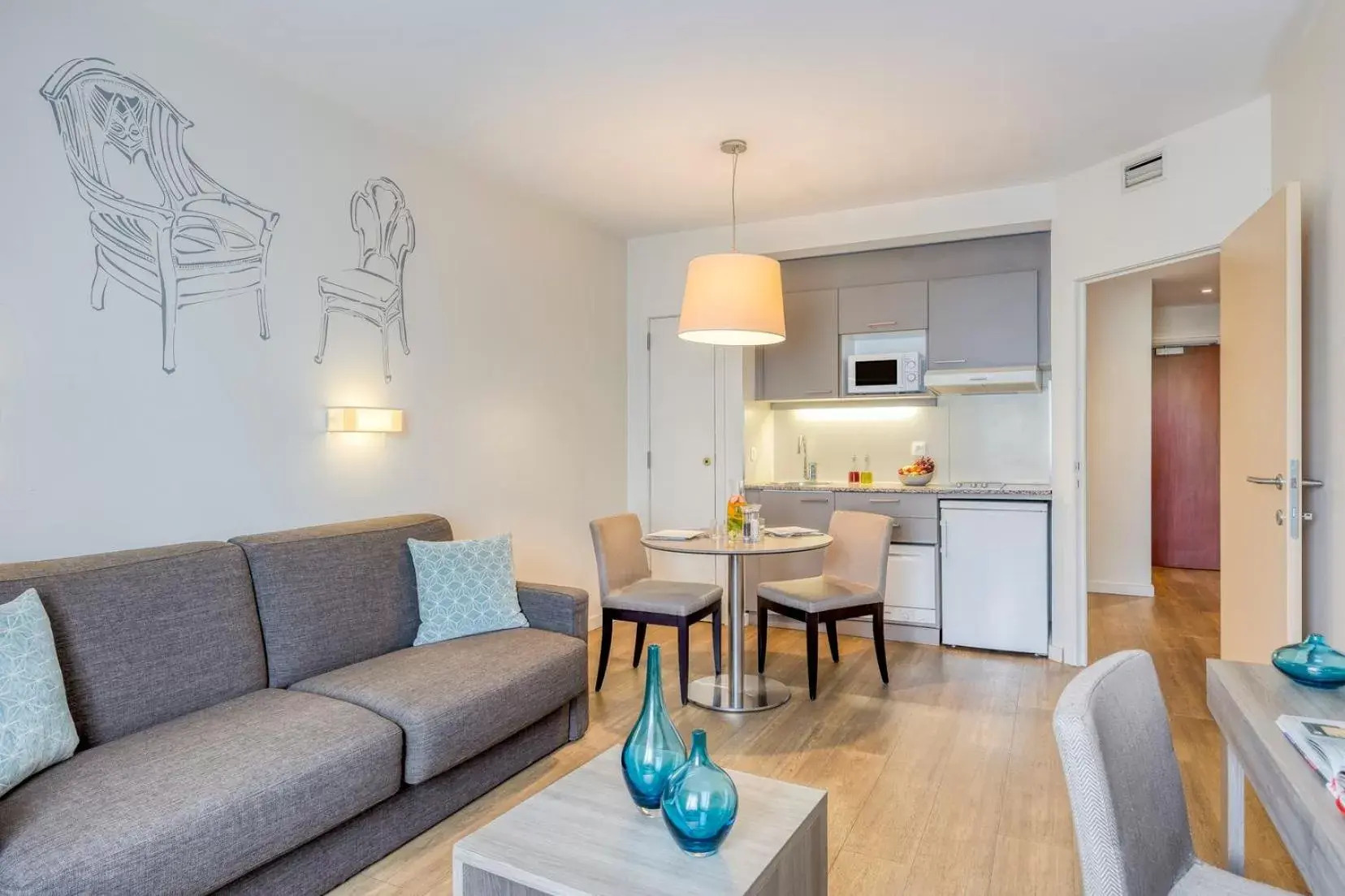 Kitchen or kitchenette, Seating Area in Citadines Toison d'Or Brussels