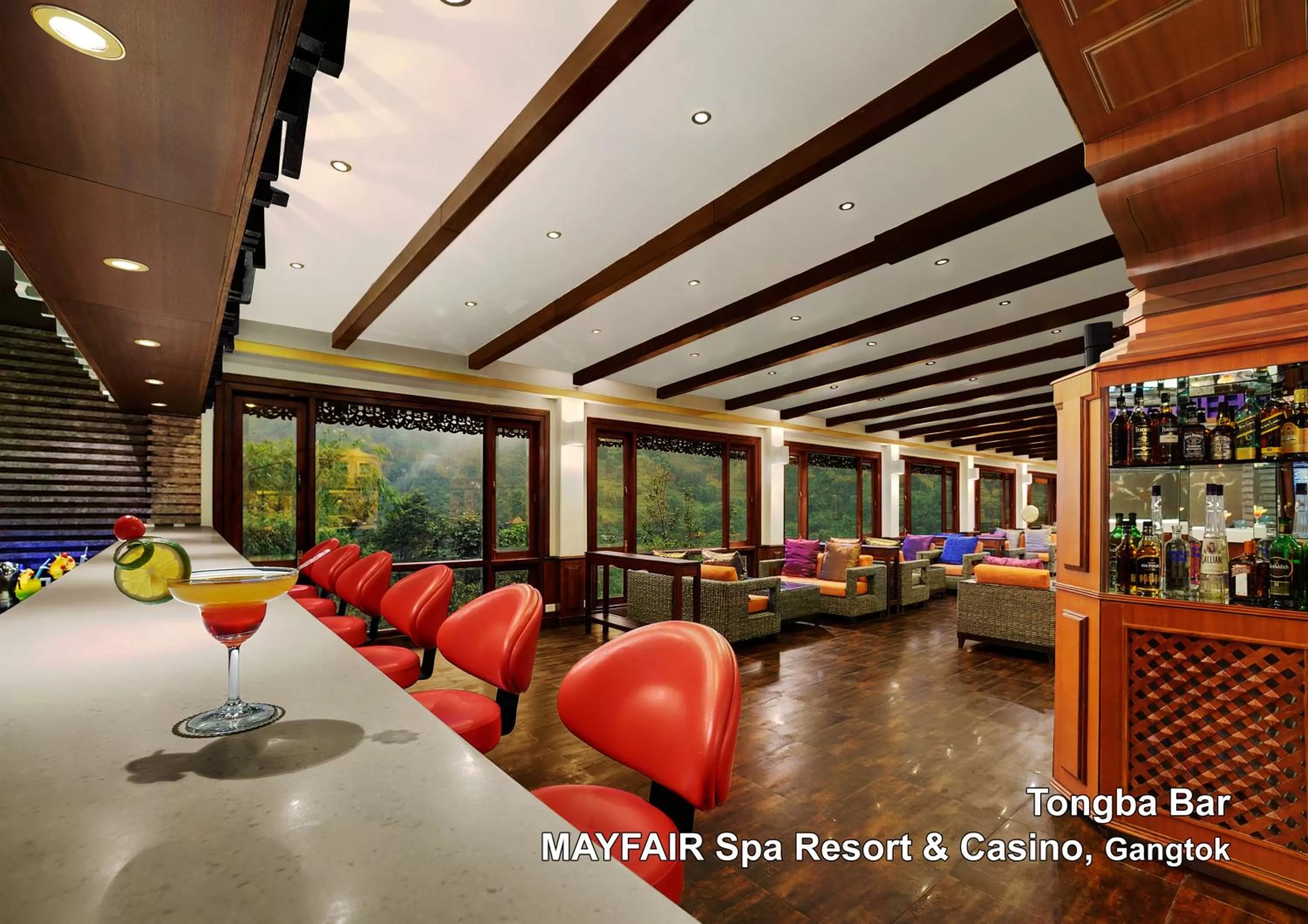 Lounge or bar in Mayfair Spa Resort & Casino