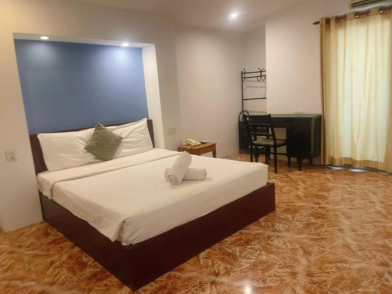 Deluxe Double Room with Balcony in Best Central Point Hotel