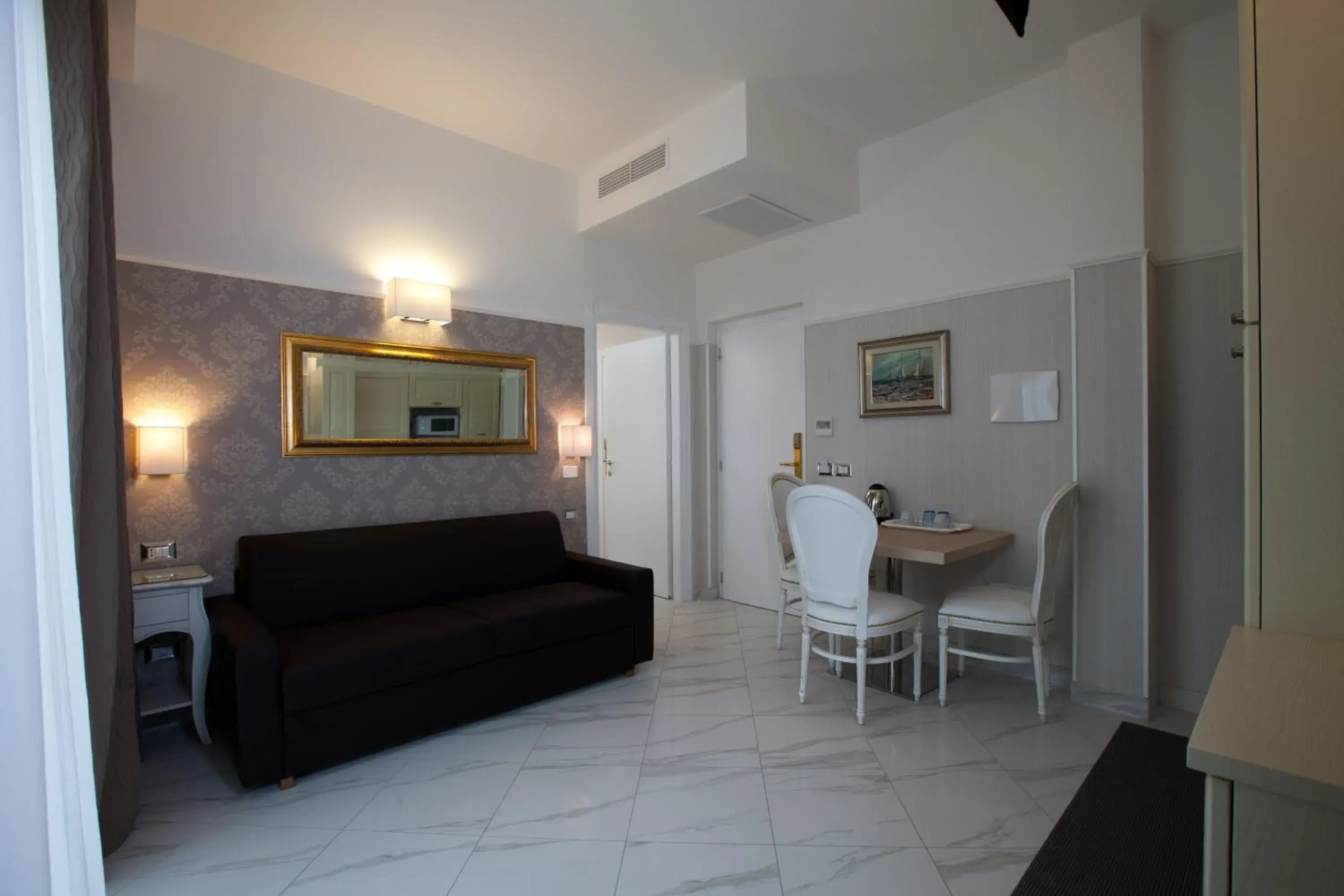 Bed, Seating Area in Hotel Residence Villa Del Mare