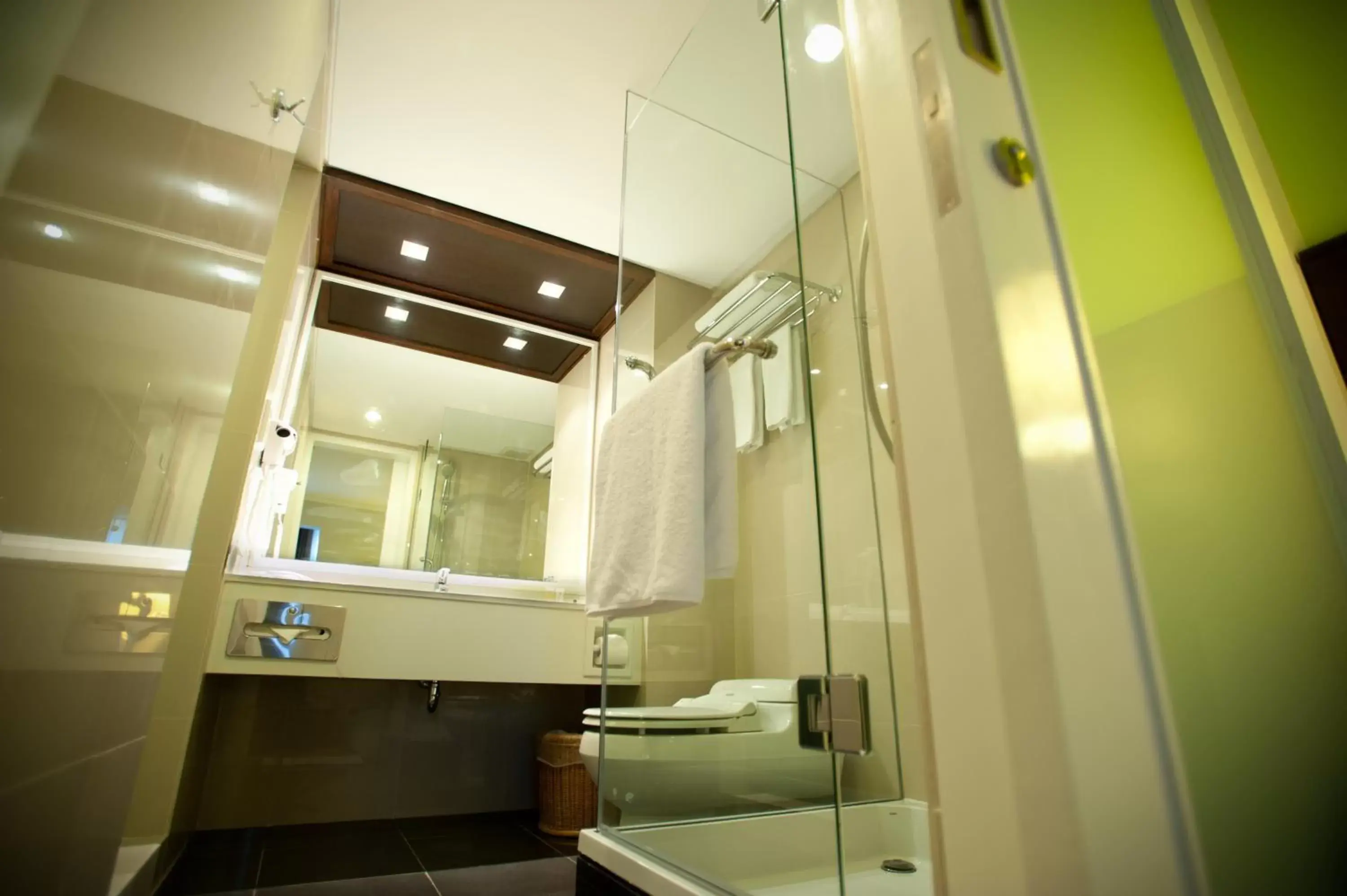 Bathroom in Prime Plaza Hotel Sanur – Bali