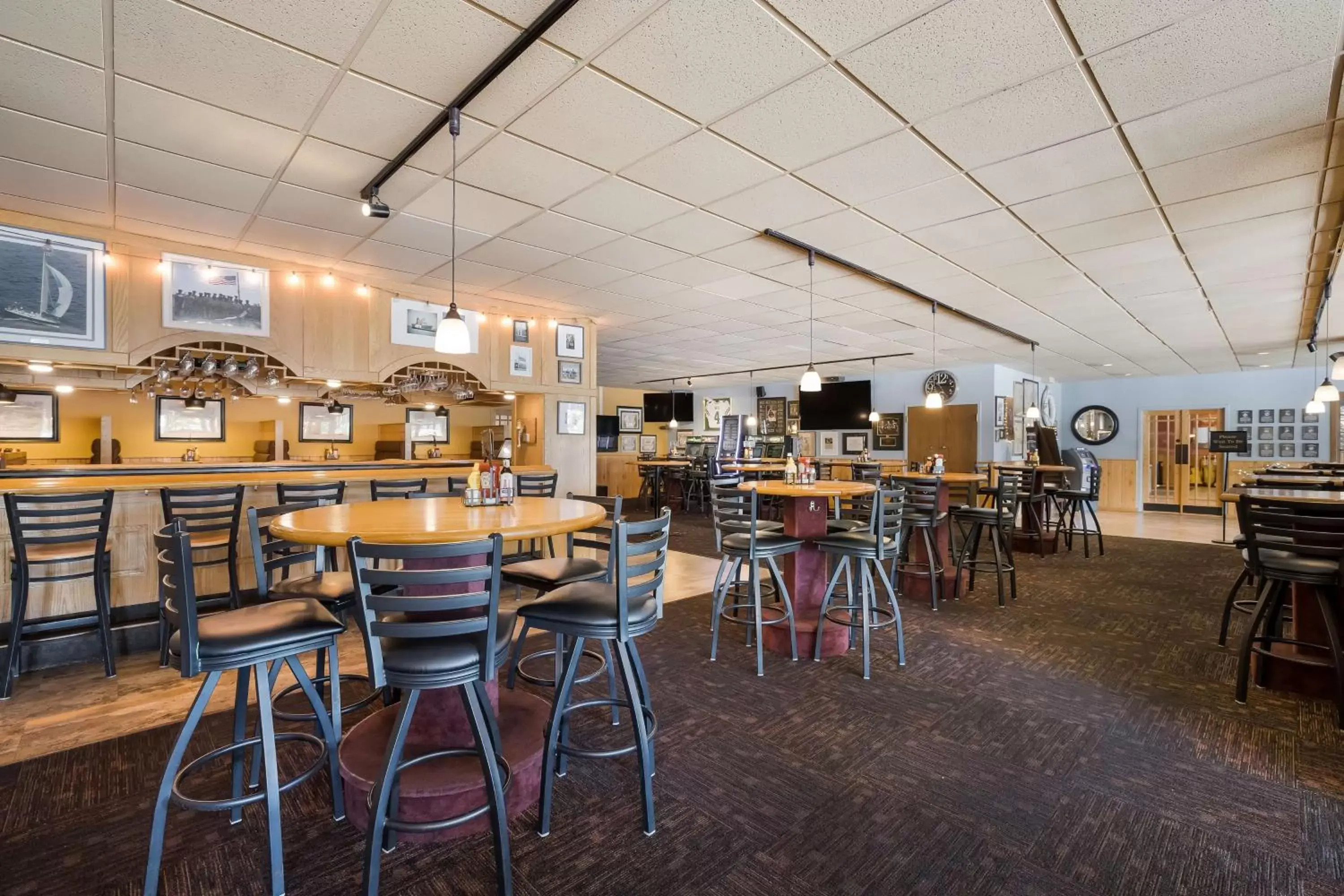 Lounge or bar, Restaurant/Places to Eat in Best Western Riverfront Inn