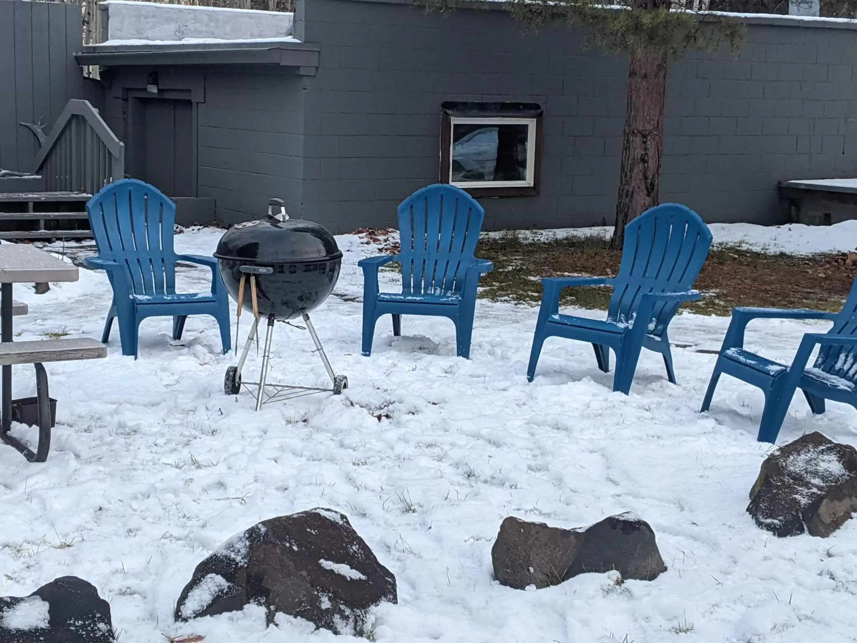 Seating area, Winter in Golden North Inn