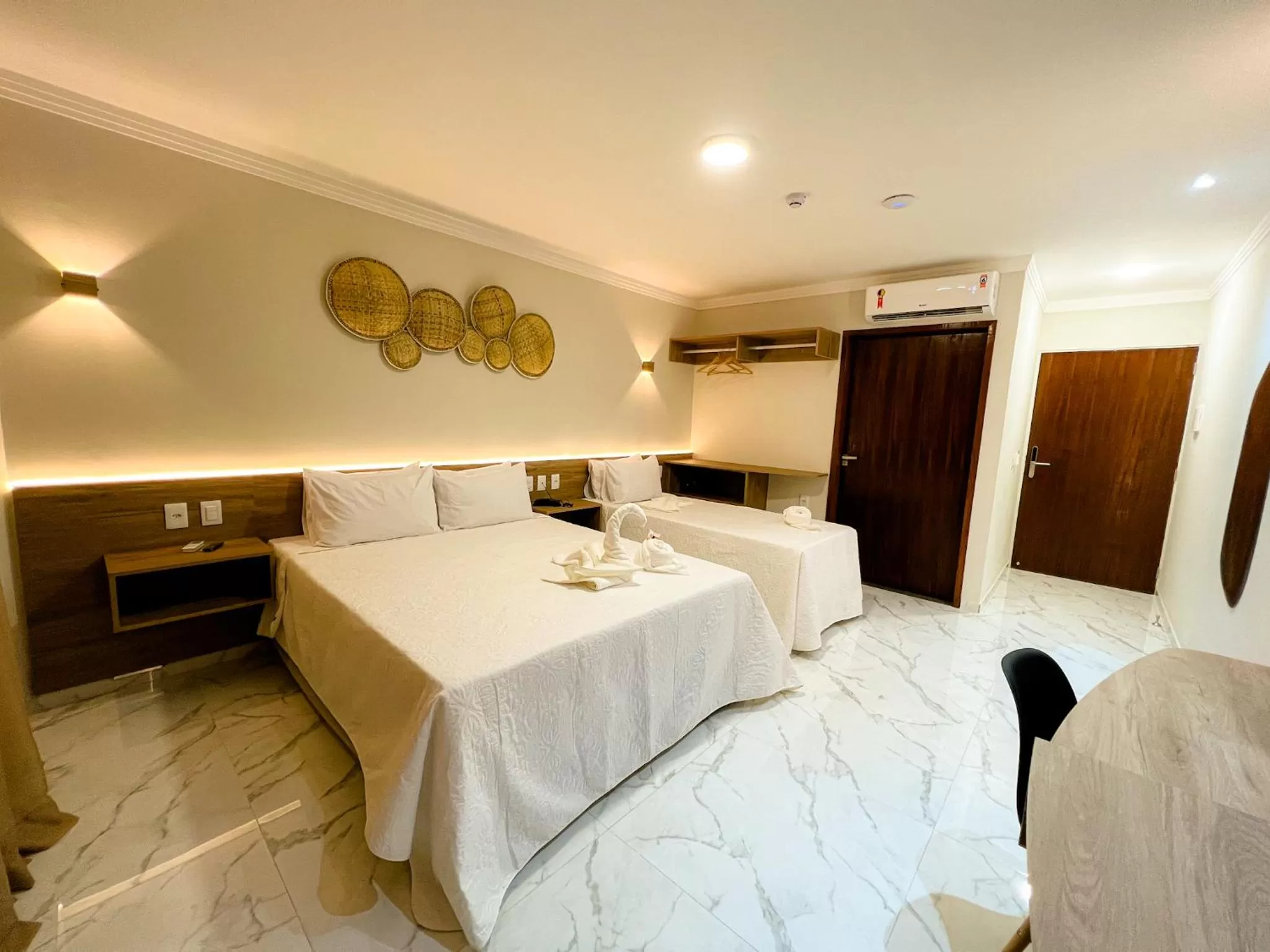 Photo of the whole room, Bed in Pousada Marítimos