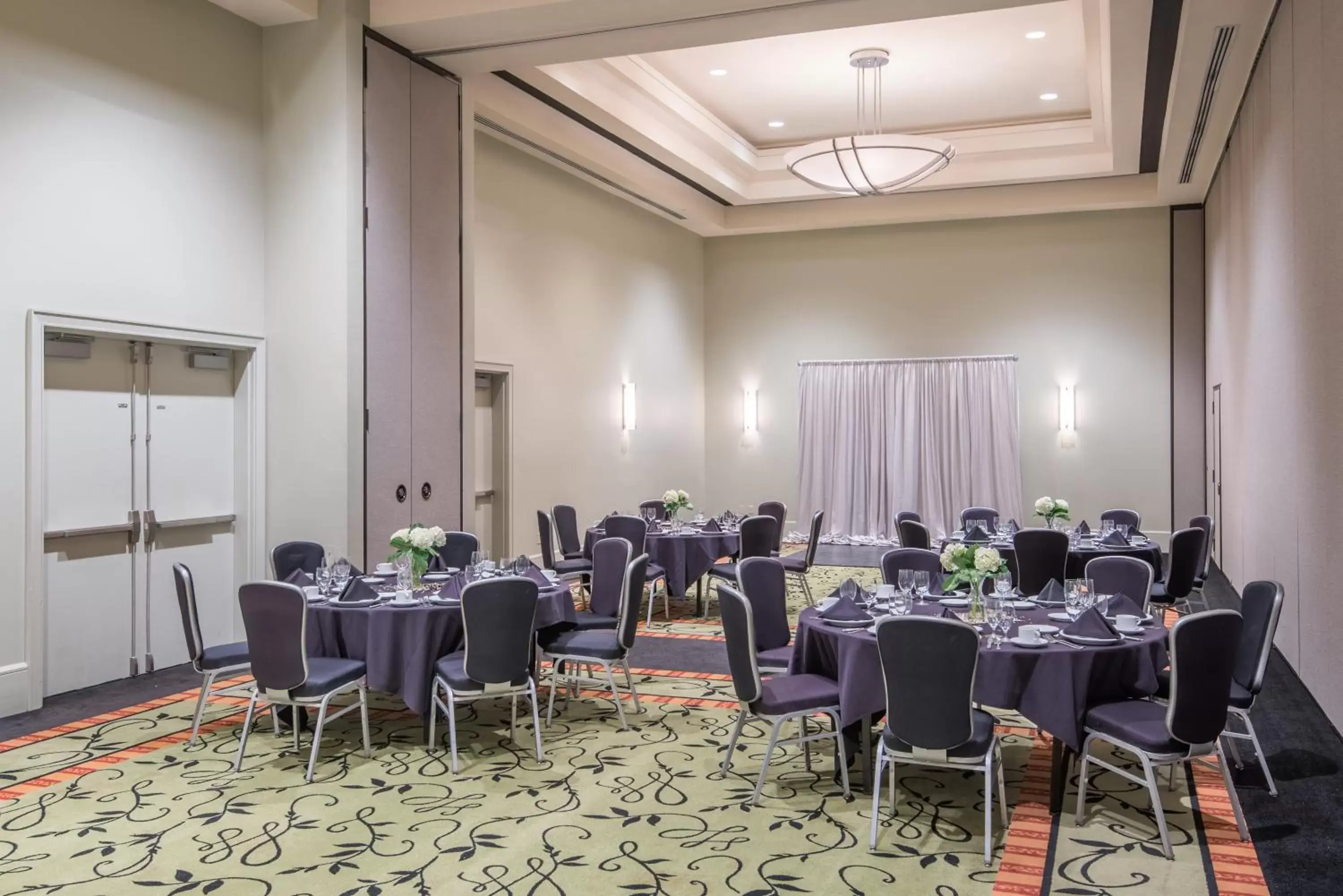 Meeting/conference room, Restaurant/Places to Eat in Clarion Hotel New Orleans - Airport & Conference Center