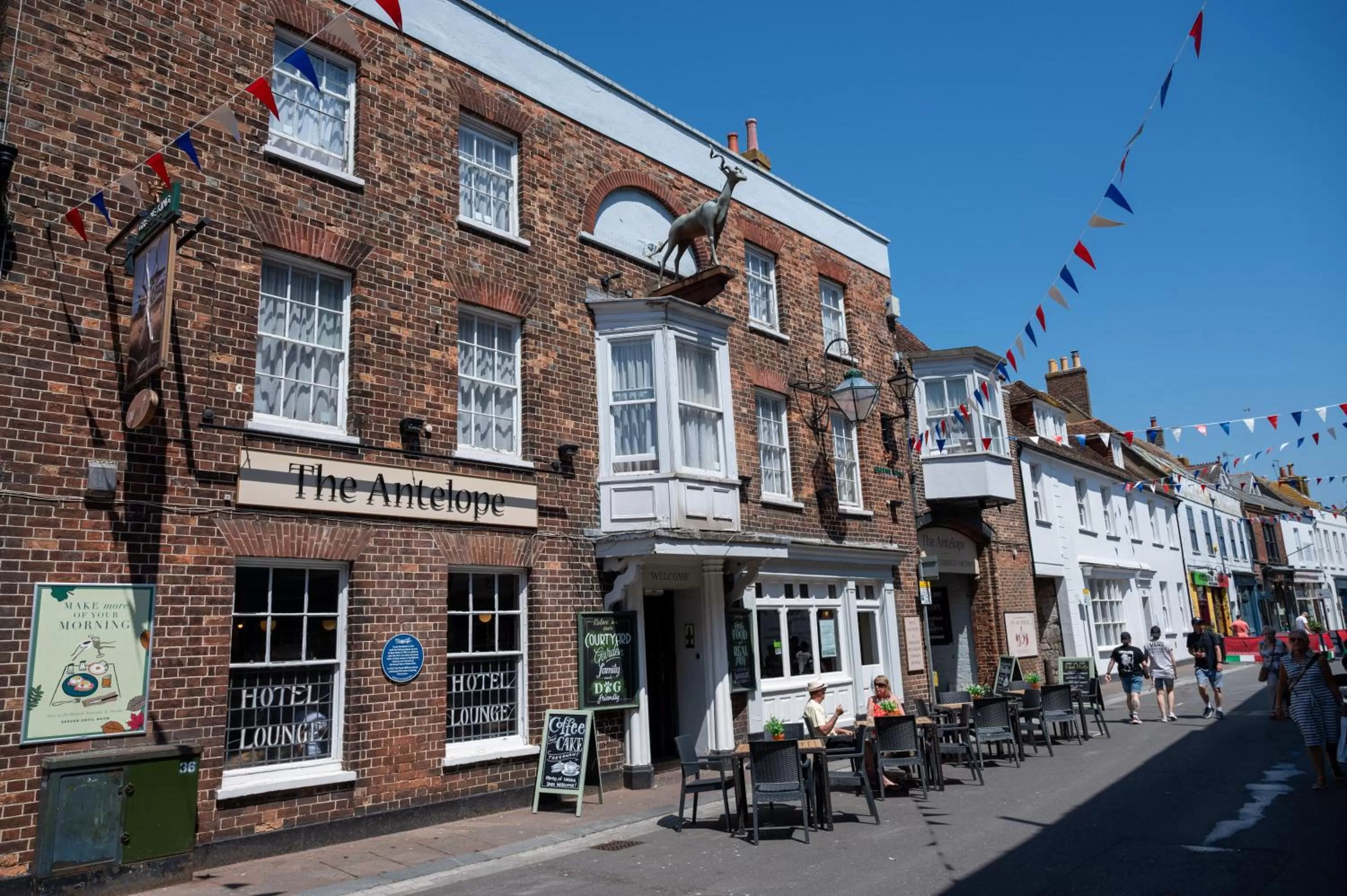 Facade/entrance in Antelope by Greene King Inns