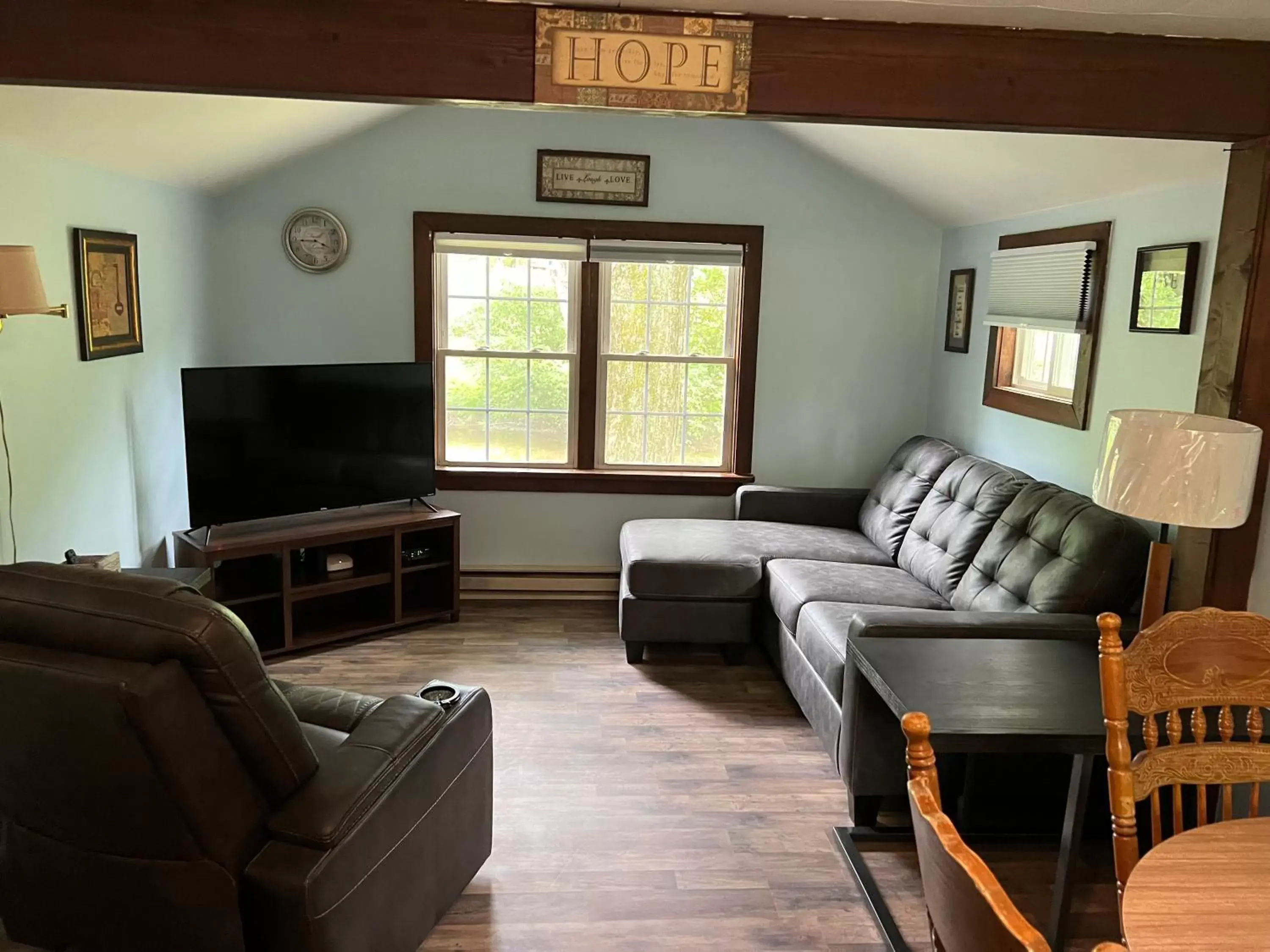 TV and multimedia, Seating Area in Echo Valley Cottages