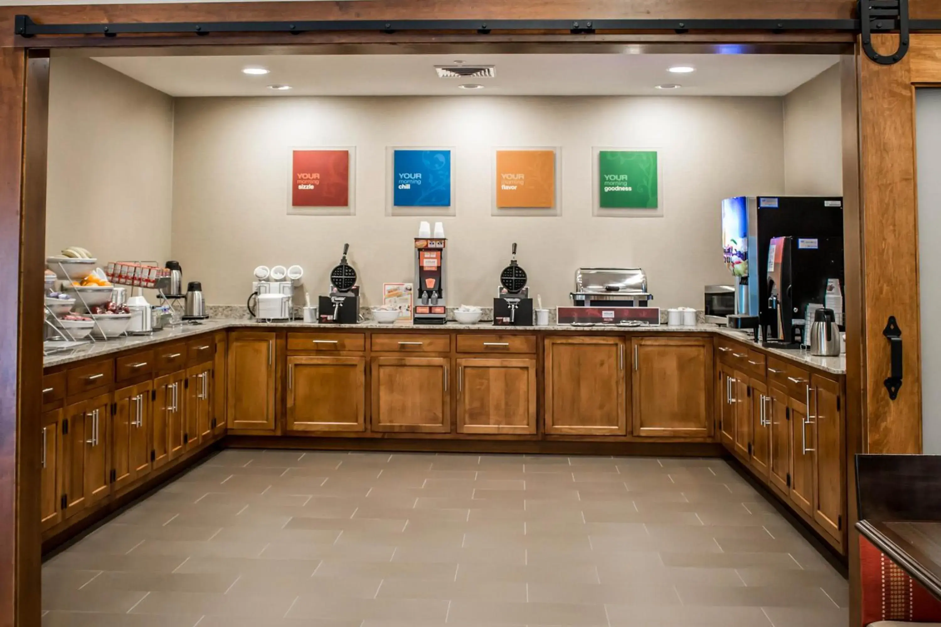 Buffet breakfast, Restaurant/Places to Eat in Comfort Suites Hartville-North Canton